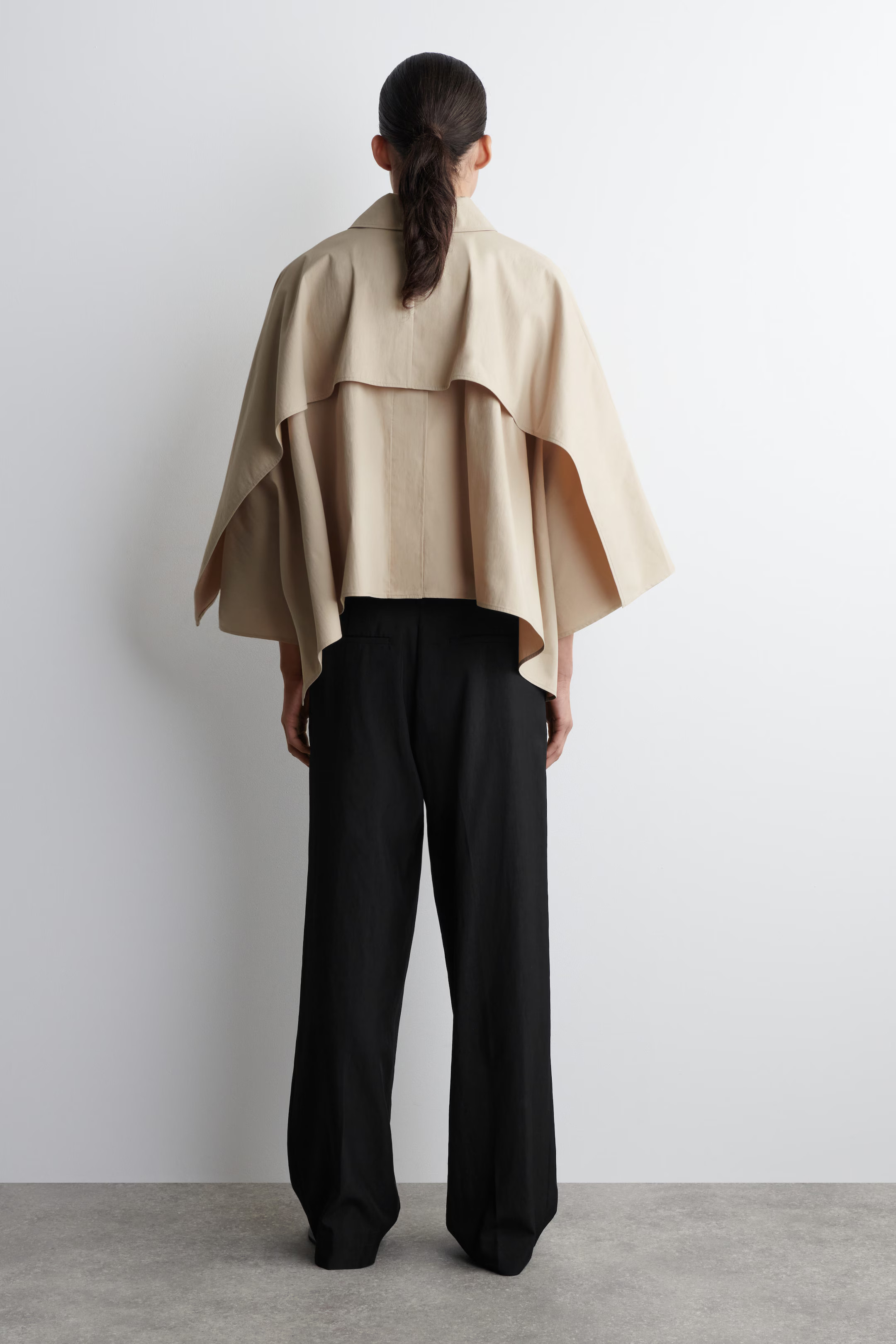 CROPPED TRENCH COAT CAPE - LIGHT BEIGE | COS | COS (EU)