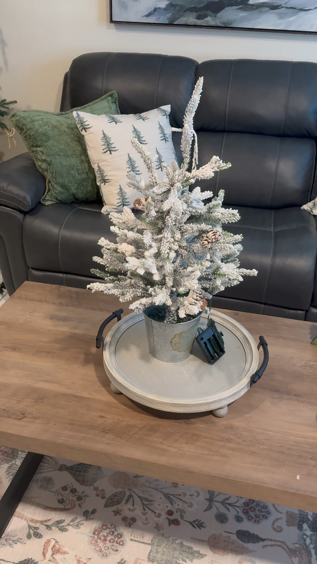 Christmas decor 

#LTKHoliday #LTKHome #LTKSeasonal