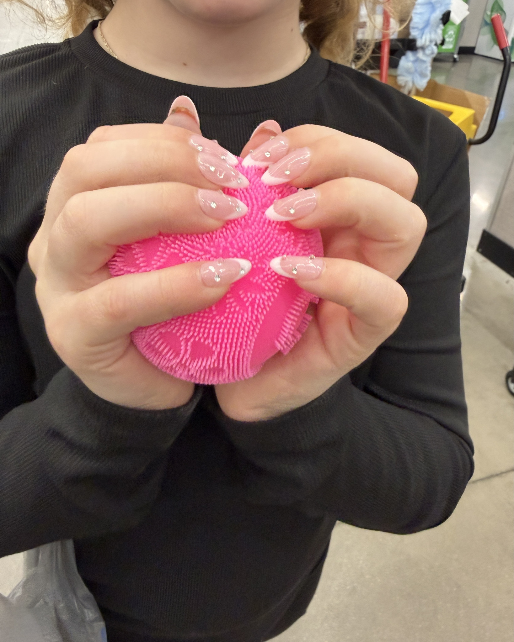 The Fuzz Ball NeeDoh is awesome! The fuzzy texture on outside and squish on inside is amazing! 

#needoh #wheretofindneedohs #walmartfinds