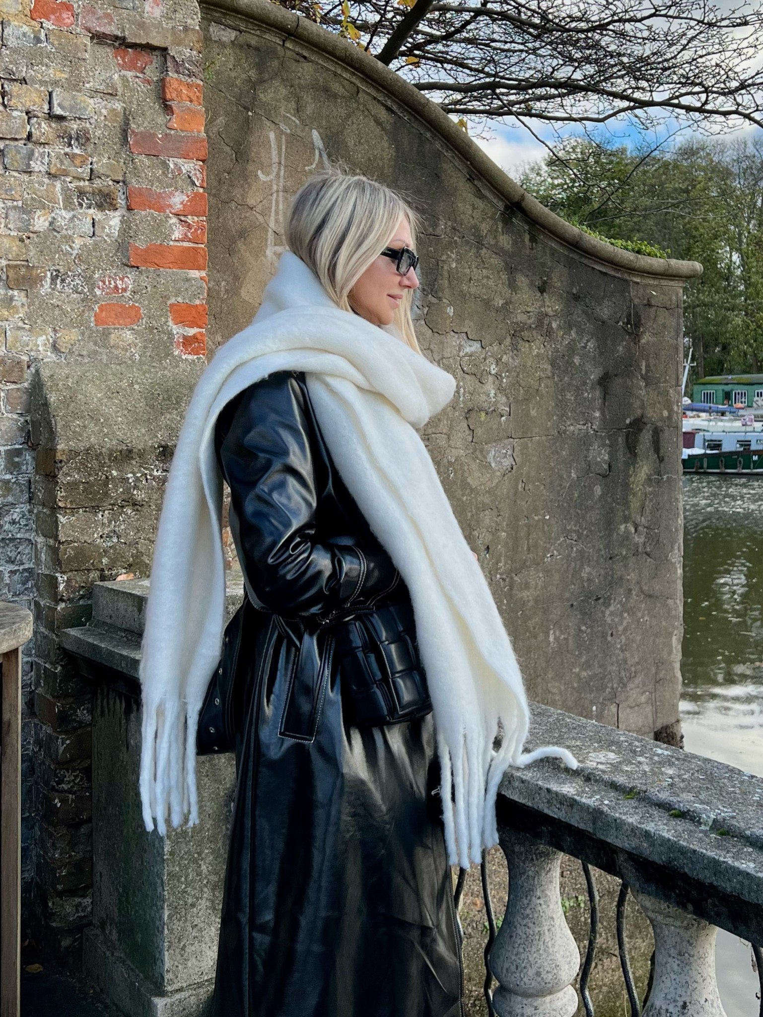 Can’t have enough of my chunky fringe scarf . So cosy and so warm 

#chunkyscarf #scarf #fringescarf #whitescarf

#LTKeurope #LTKSeasonal #LTKunder50