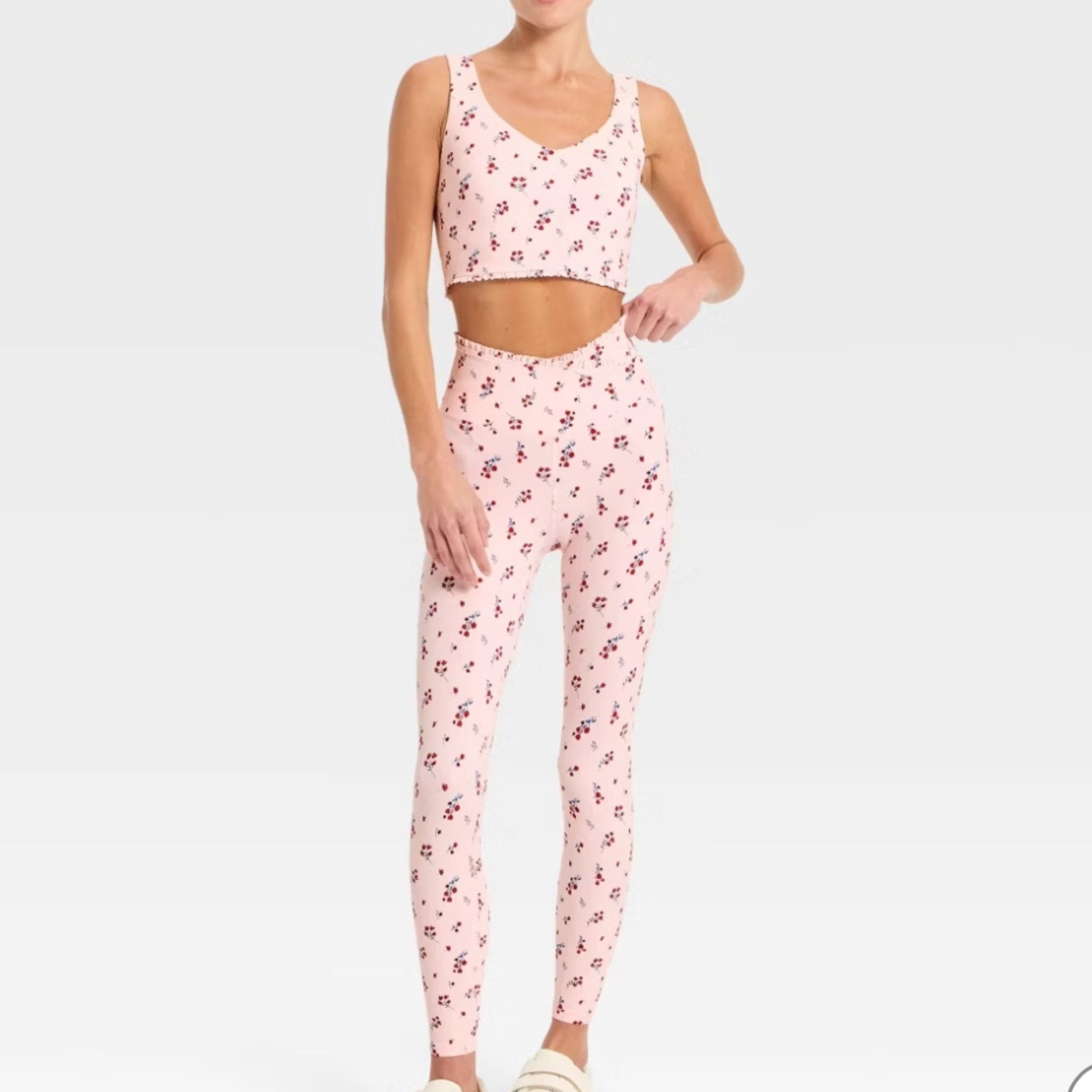 I’m wearing a small top and XS bottom 

#LTKValentine #LTKfitnessgoals #LTKActive