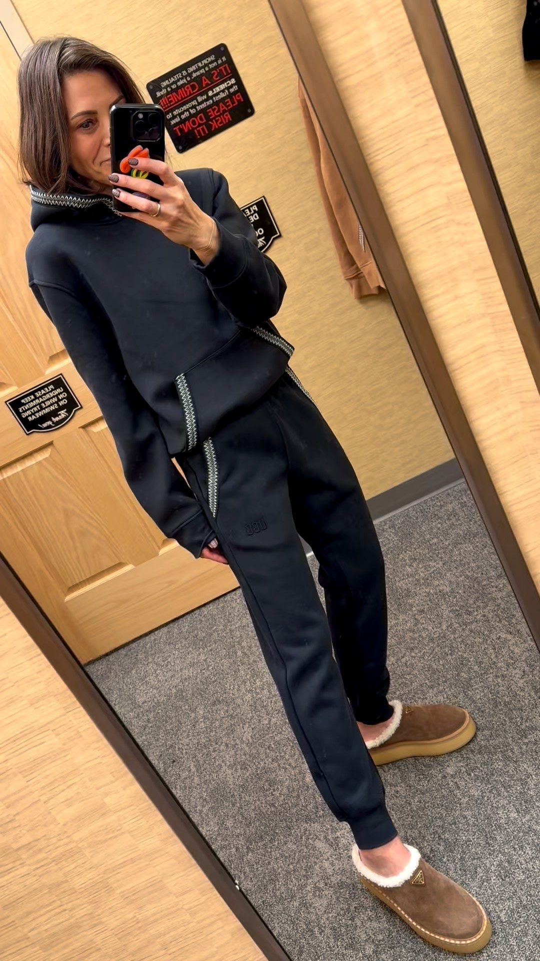 Men’s  Sweatshirt/Sweats
Teen gift ALERT

I prefer the detail on the men’s sweatshirt/sweats over the women’s!!! 

Sweatshirt-XS (tts)
Sweats-S (run a tad small and short, size up for looser fit)

#LTKHoliday #LTKSeasonal #LTKGiftGuide