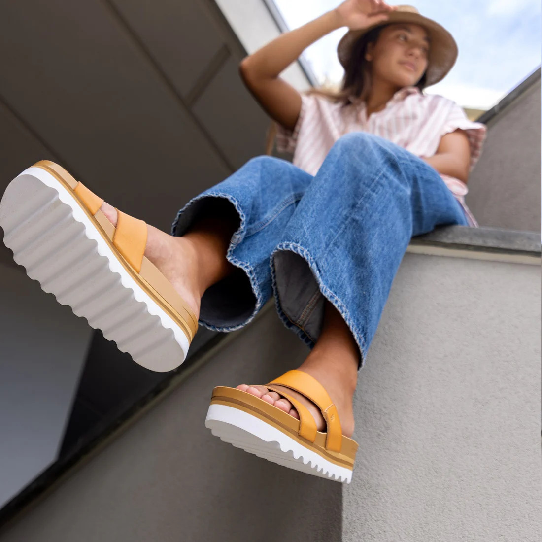 Cushion Vista Hi | Reef