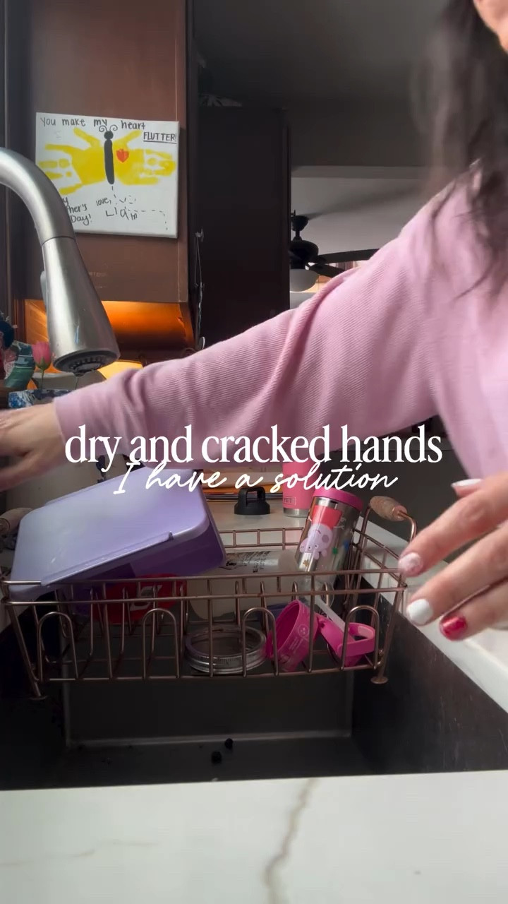 My hands were so cracked and dry from washing them a thousand times a day. I started using @havynco hand cream and it has changed my life! It is so soft and feels so nice when you put it on. Completely healed my cracked hands. They were so bad! They are so soft now! 🙌🏼

Linked on my LTK 💕💯

#havynco #dryhands #allergyfriendly #allergan #beautyessentials