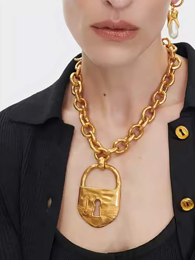 Alloy Lock Pendant Necklace, Gold Lock Vintage Embossed Design Pendant, Thick Chain High-End Meta... | SHEIN