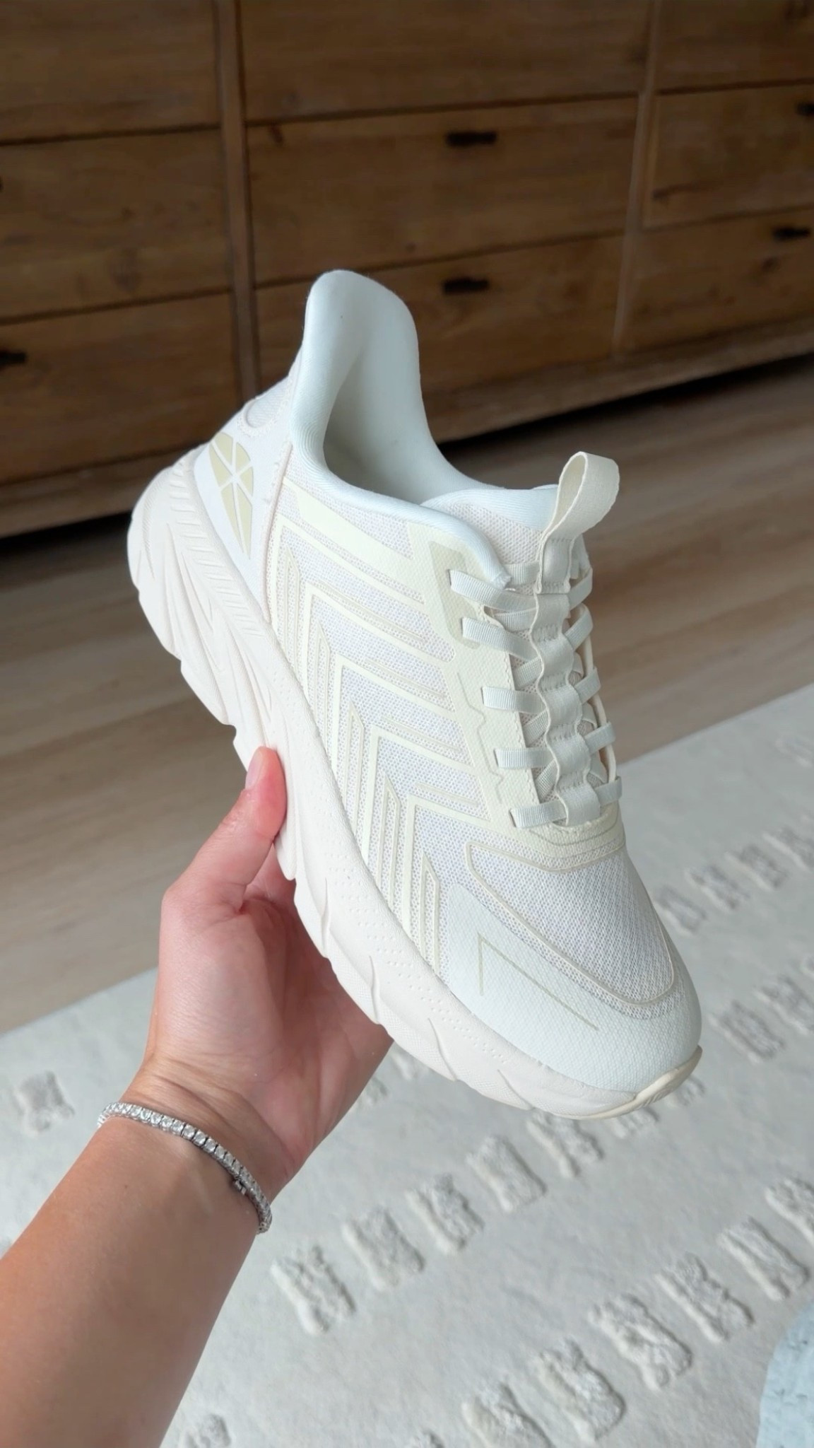 Comfy + clean everyday sneakers 🤍

white sneakers, neutral shoes, casual style, everyday outfit, walking shoes, Amazon sneakers, athleisure style

#LTKActive #LTKTravel #LTKfitnessgoals