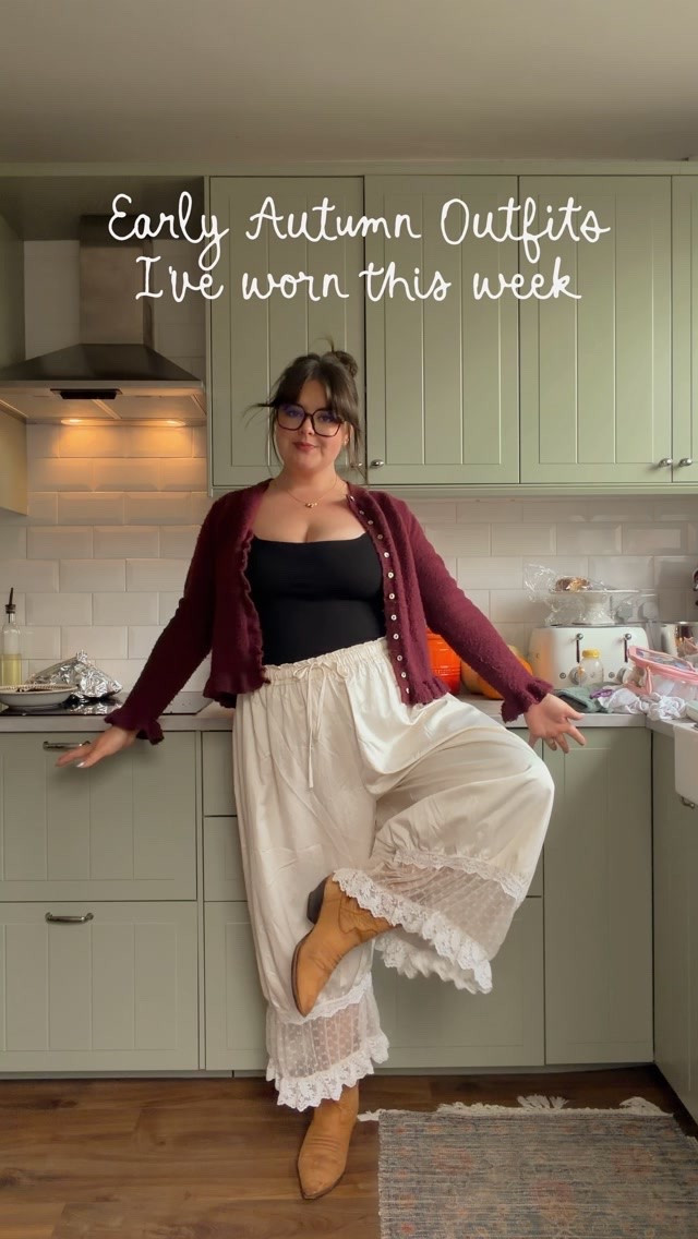 Autumn outfits I’ve worn this week as a 32 year old first time mama 🤎✨🍂
.
.
#firsttimemum #midsizestyle #momcommunity #postpartumstyle #size16style