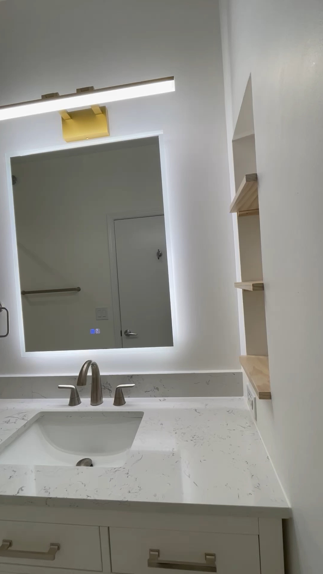 Modern Bathroom
LED Vanity Mirror 
Bathroom light sconce fixture
Toilet 
Bathroom accessories 

#LTKunder50 #LTKhome #LTKstyletip