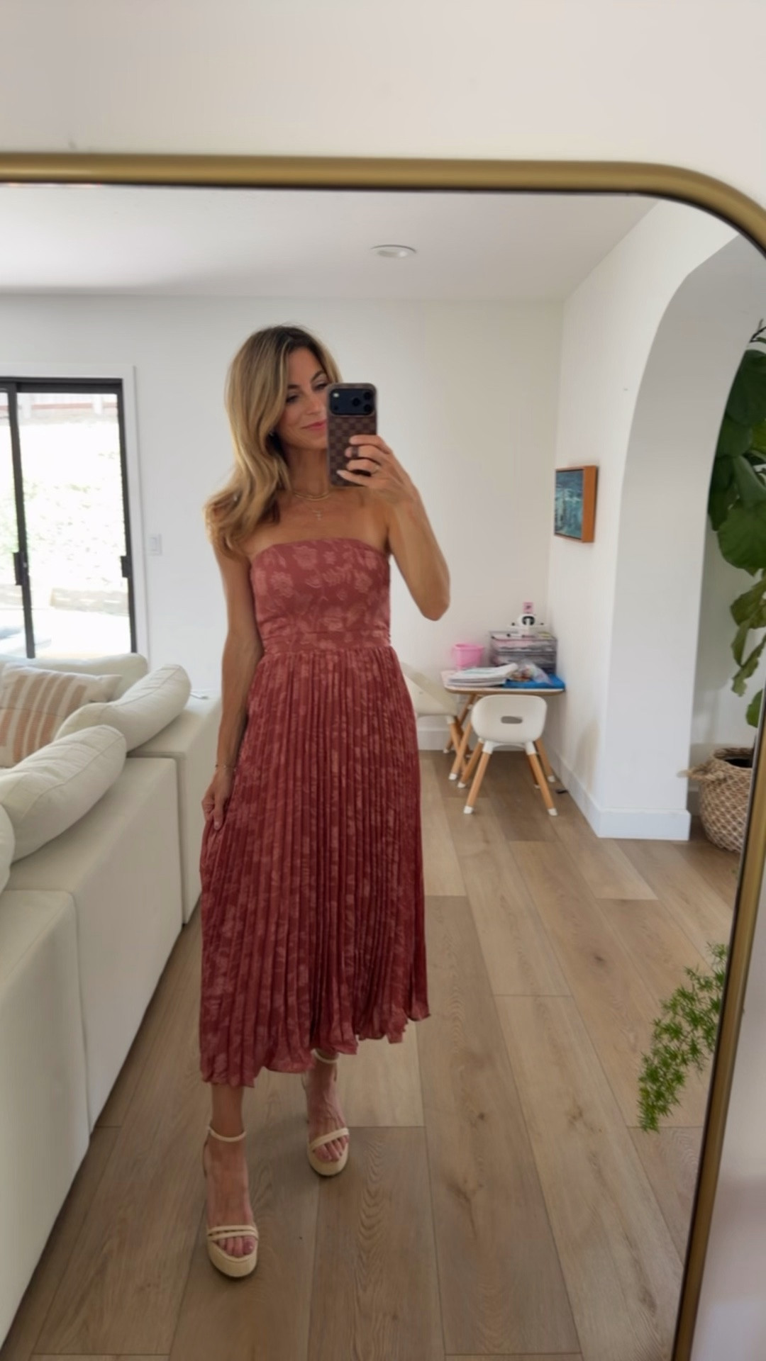 💐 SUMMER WEDDING DRESS

Romantic pleated midi dress perfect for weddings, bridal showers, baby showers, and summer celebrations. 

Dusty rose dress, pleated dress, wedding guest dress

#LTKWedding #LTKOver40 #LTKSeasonal