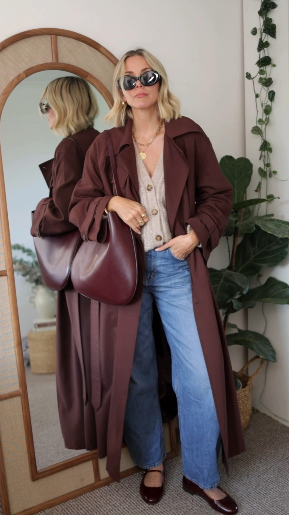 Brown burgundy outfit 
Burgundy ballet flats 
Burgundy bag
Brown trench coat 
Barrel jeans 

#LTKuk #LTKautumn #LTKeurope