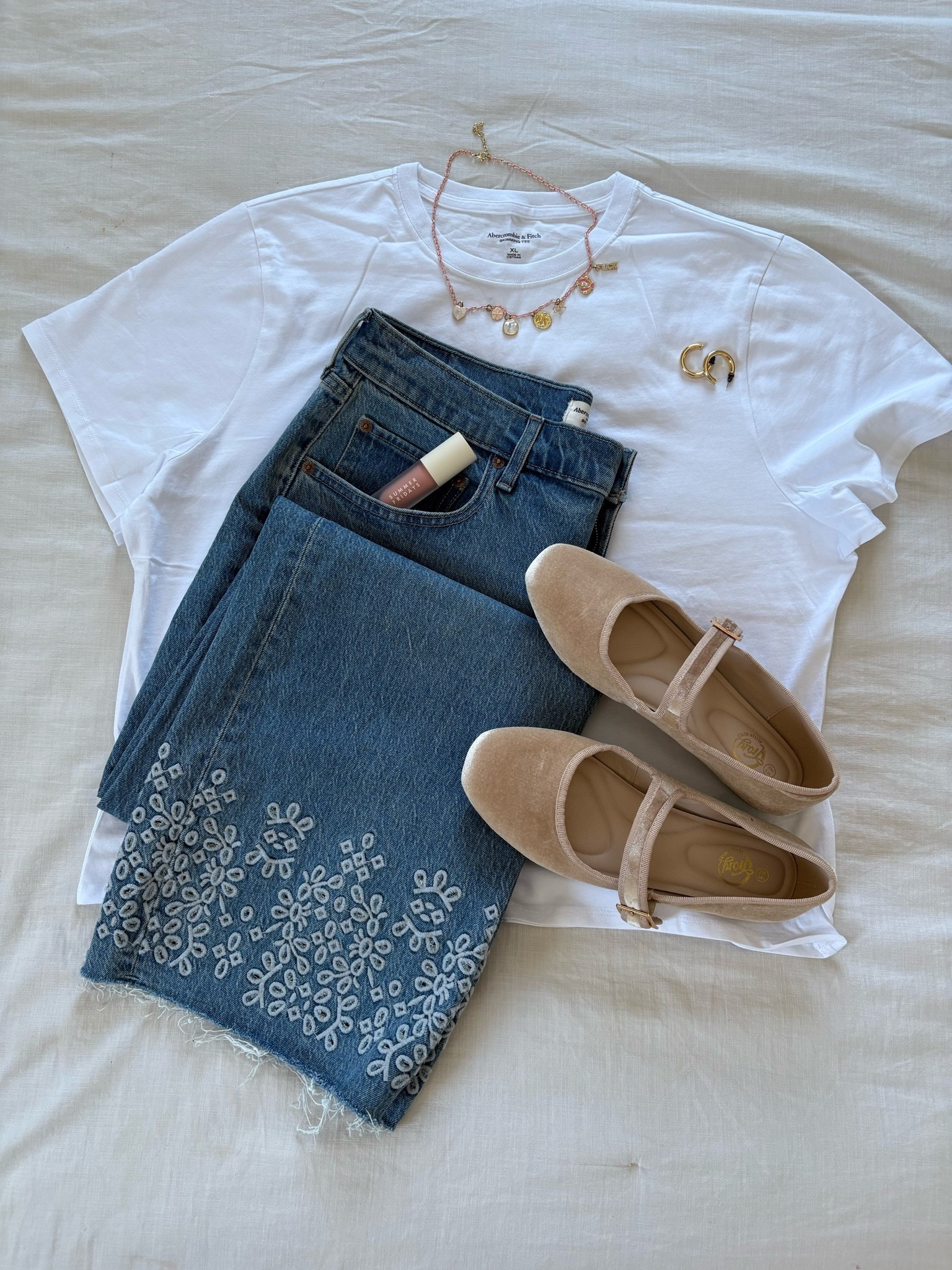 Abercrombie sale - - 20% off almost everything. 

Absolutely obsessed with this outfit. The details on this denim is INCREDIBLE! 

@abercrombie

#LTKSaleAlert #LTKSeasonal #LTKootd