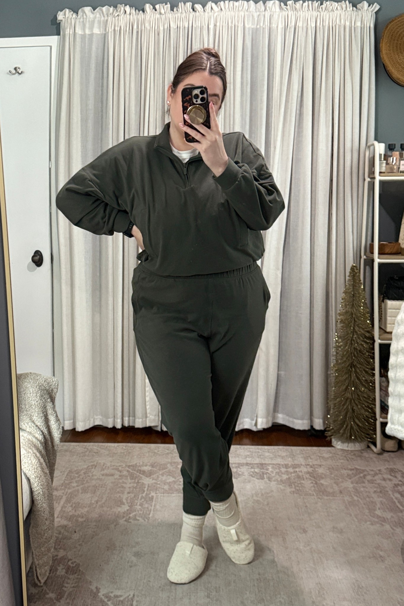 Last wfh fit of 2025 🤍

#LTKFindsUnder100 #LTKootd #LTKMidsize