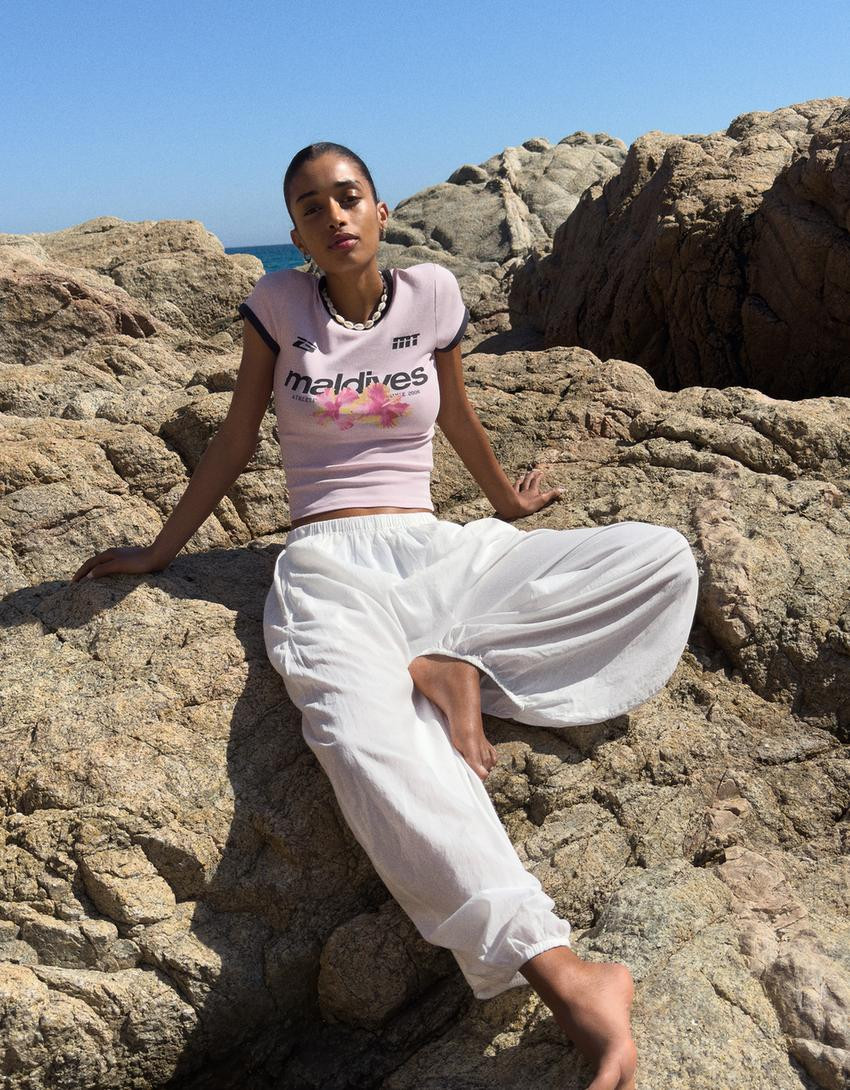 Short sleeve T-shirt with contrast print - T-shirts - Women | Bershka GB