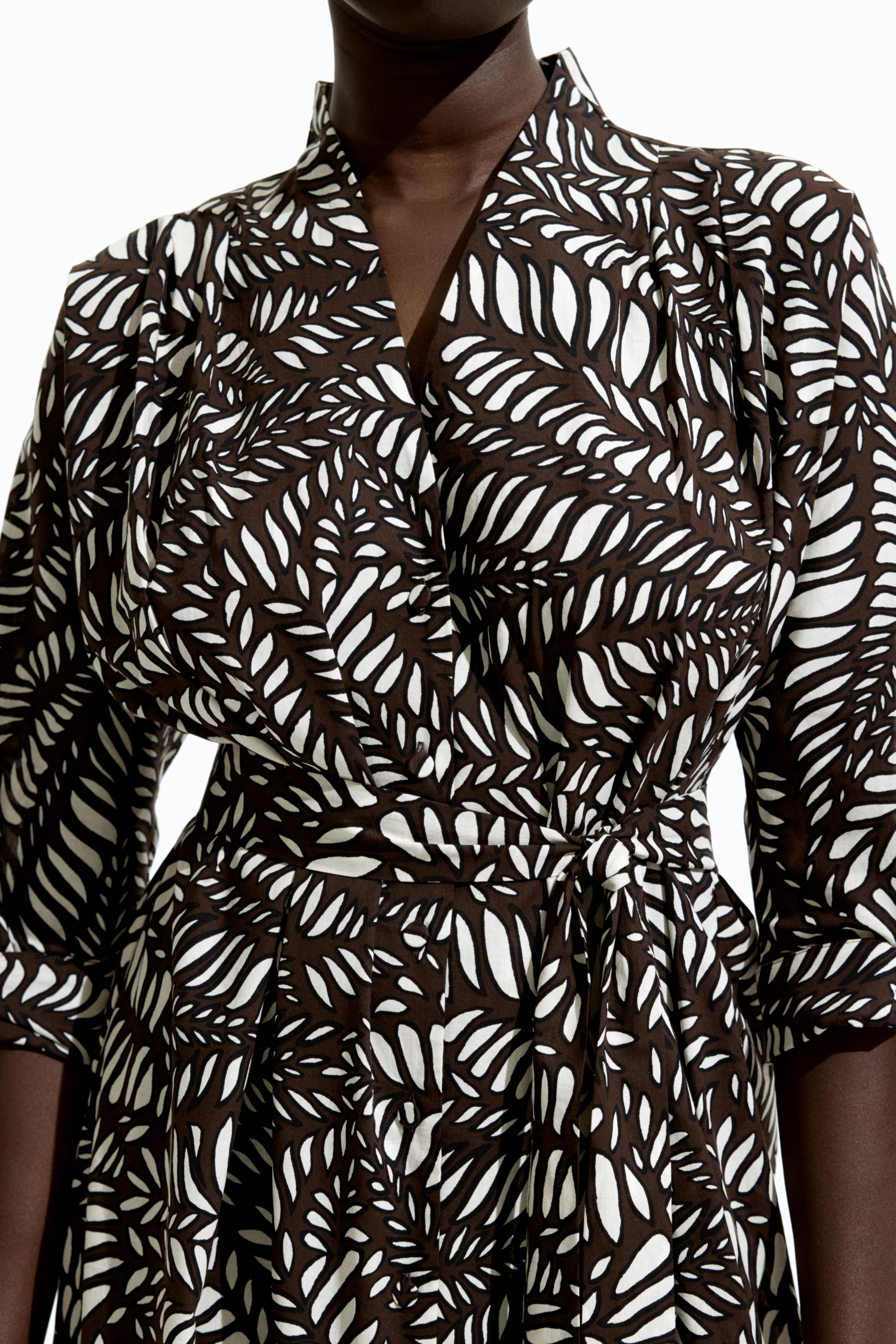 Blusenkleid mit Bindegürtel | H&M (DE, AT, CH, NL, FI)