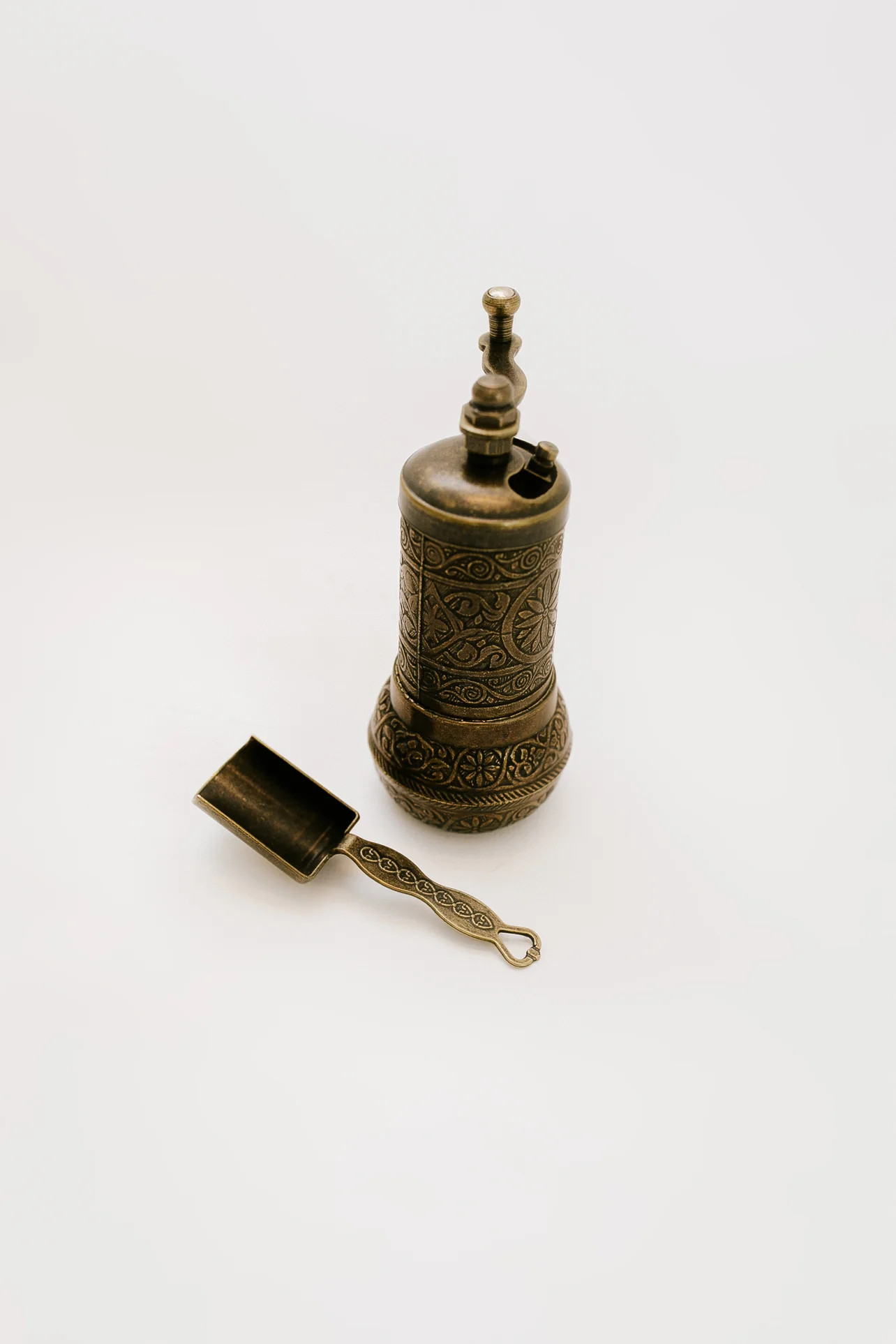 Verona Pepper Grinder - Gold | THELIFESTYLEDCO