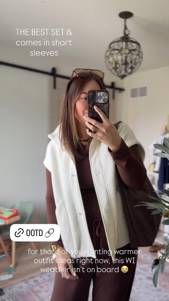 THE BEST SET & comes in short sleeves  for those of you wanting warmer outfit ideas right now, this WI weather isn’t on board 😭

#LTKootd #LTKMidsize #LTKdayinmylife