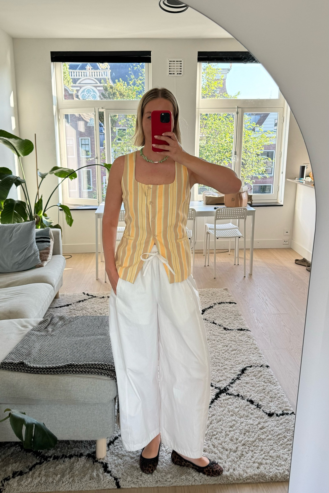 Work/office outfit idea for hot days!

Yellow waistcoat: Mango (S)
White barrel leg trousers: Cos (EU36)
Leopard print ballerinas: H&M (true to size)

#LTKeurope #LTKworkwear #LTKuk