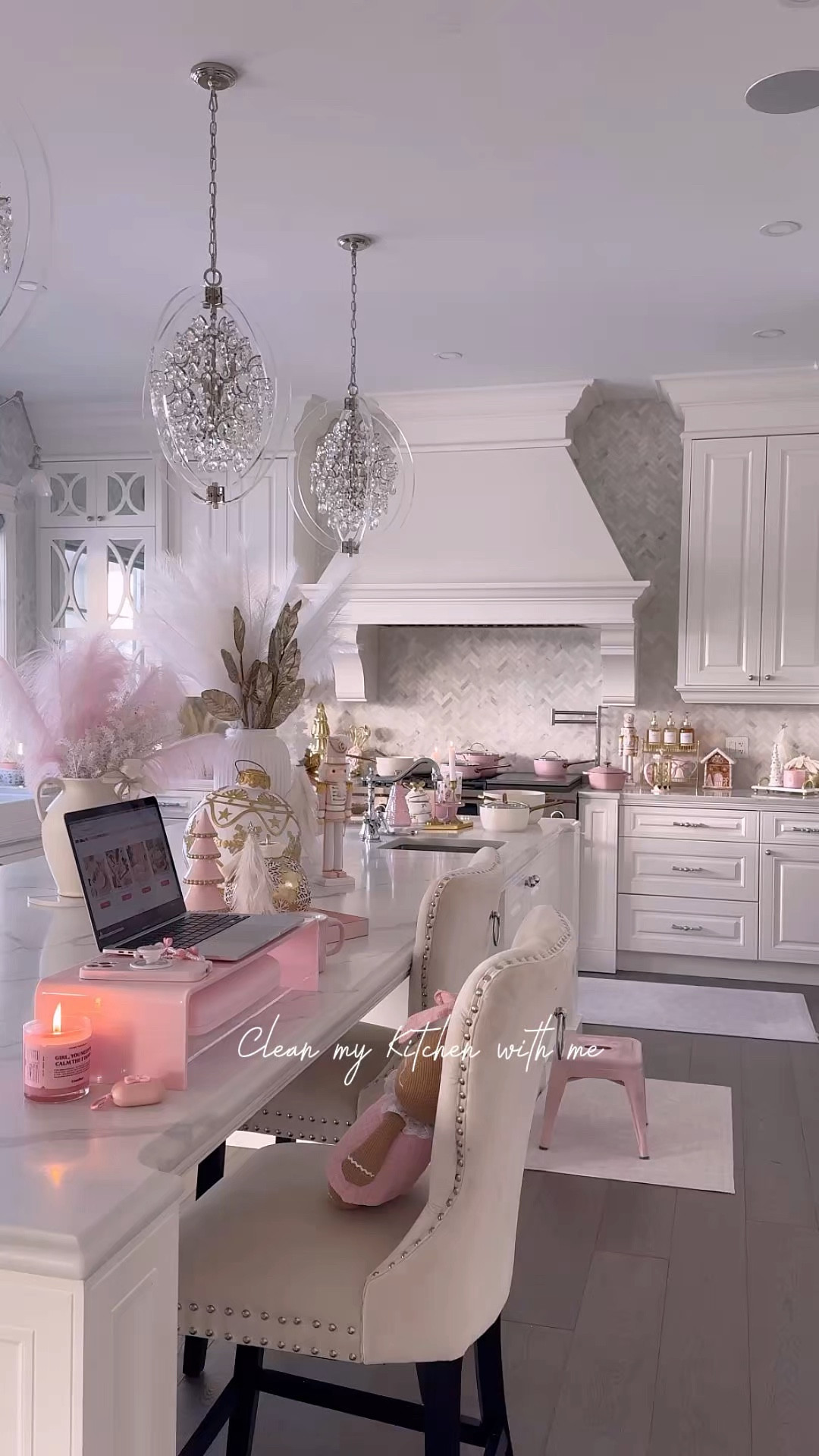 Cleaning day!!🎀🎅🏻💕

#LTKfamily #LTKcanada