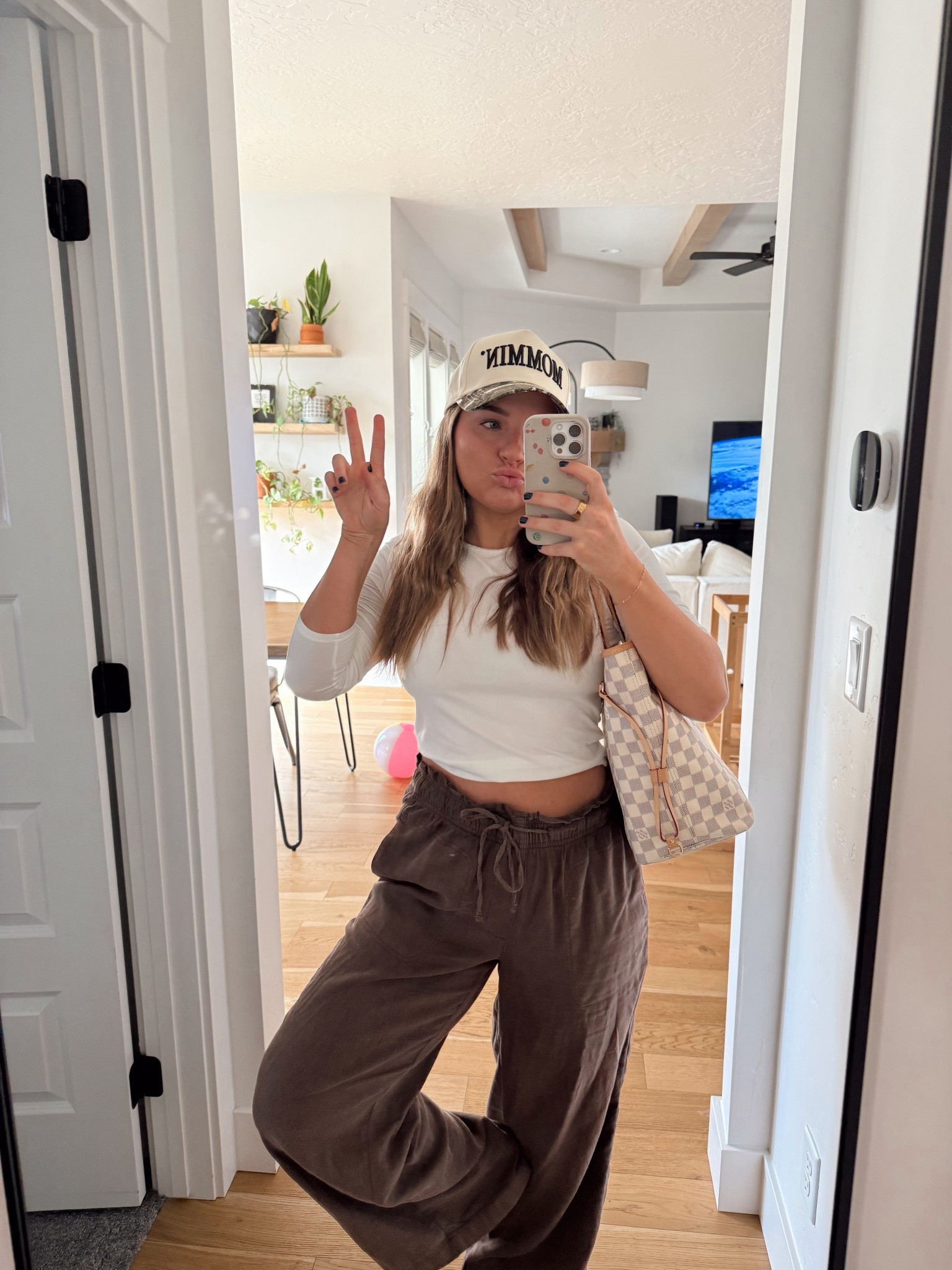 Mom fit✌🏼 these pants are on sale! So easy + comfy to pull on! 

#LTKSaleAlert #LTKootd #LTKmomlife