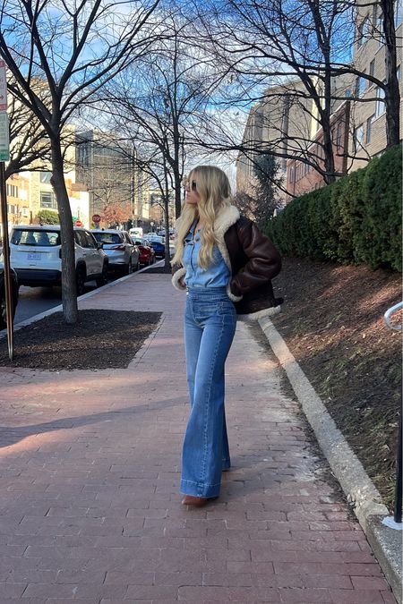 Chambray top with wide leg jeans

#LTKSeasonal #LTKstyletip