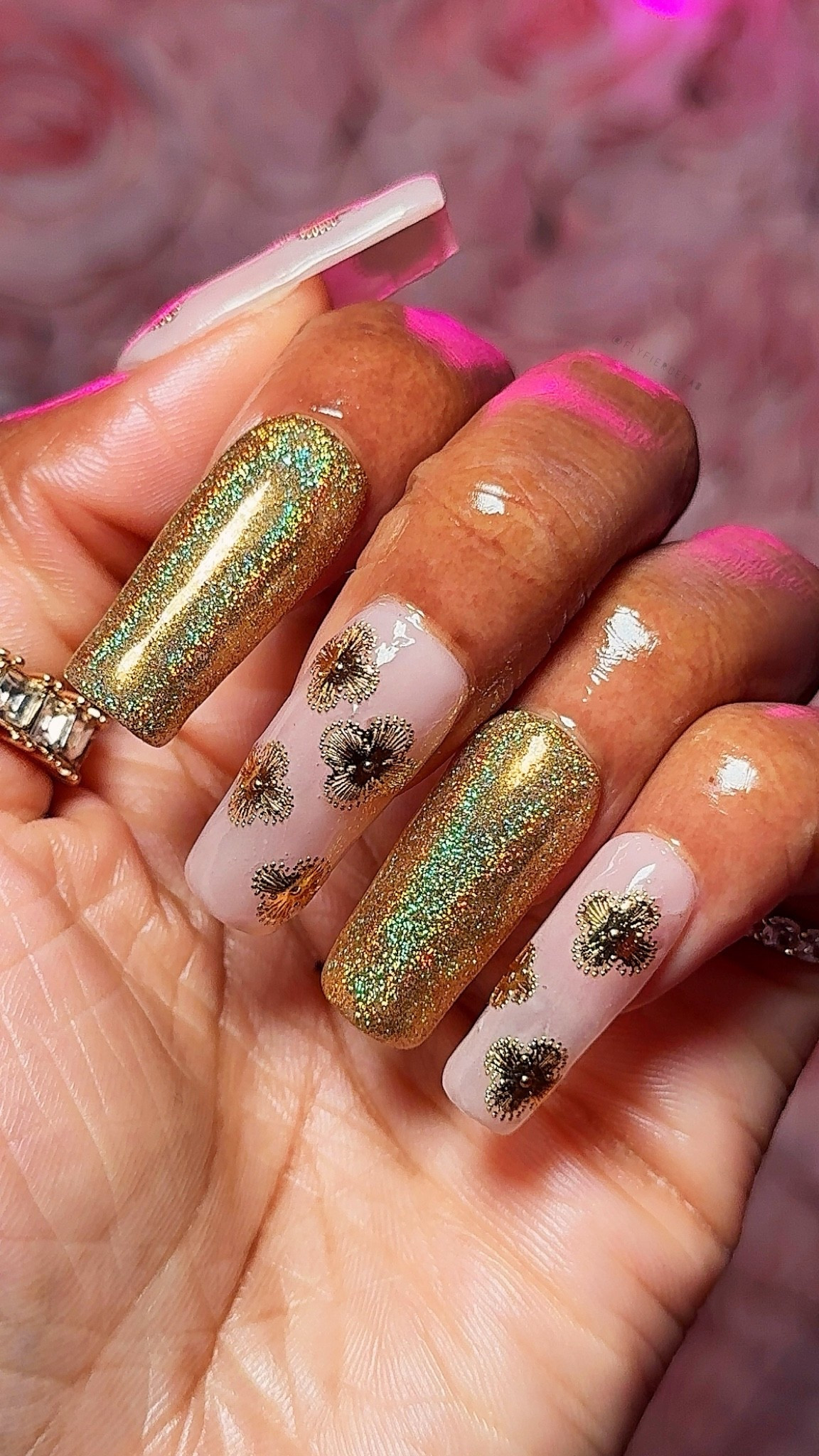 How cute are these gold Van Cleef inspired nails that I did? 💅🏾✨😍

I love making my own press on nails and doing my nails at home. This set was so easy to make, y’all want a tutorial? 👀

#LTKBeauty