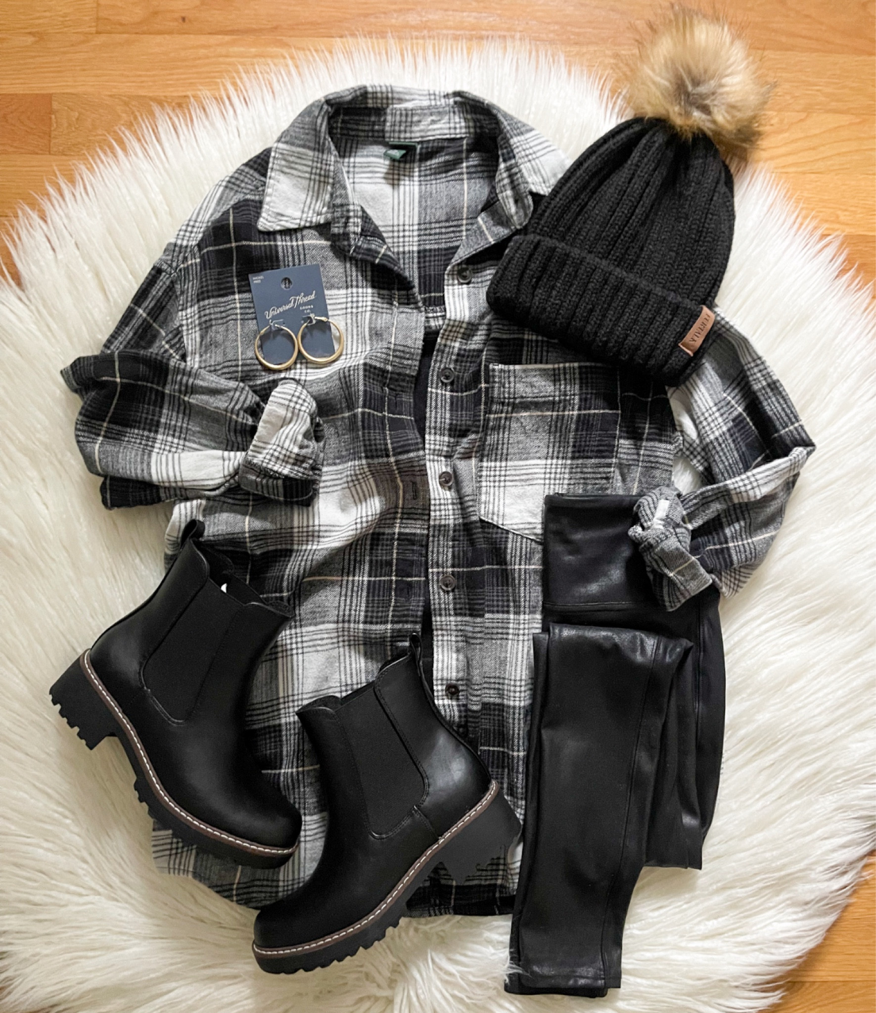 Last Day to Save 20%!  This favorite oversized flannel w/ pockets is on sale for $20!  It comes in 5 other colors too!  Styled it here with a seamless tank, faux leather leggings & boots for a fun fall look!  Check out my stories for more on sale 🖤

#LTKSaleAlert #LTKFindsUnder50 #LTKStyleTip