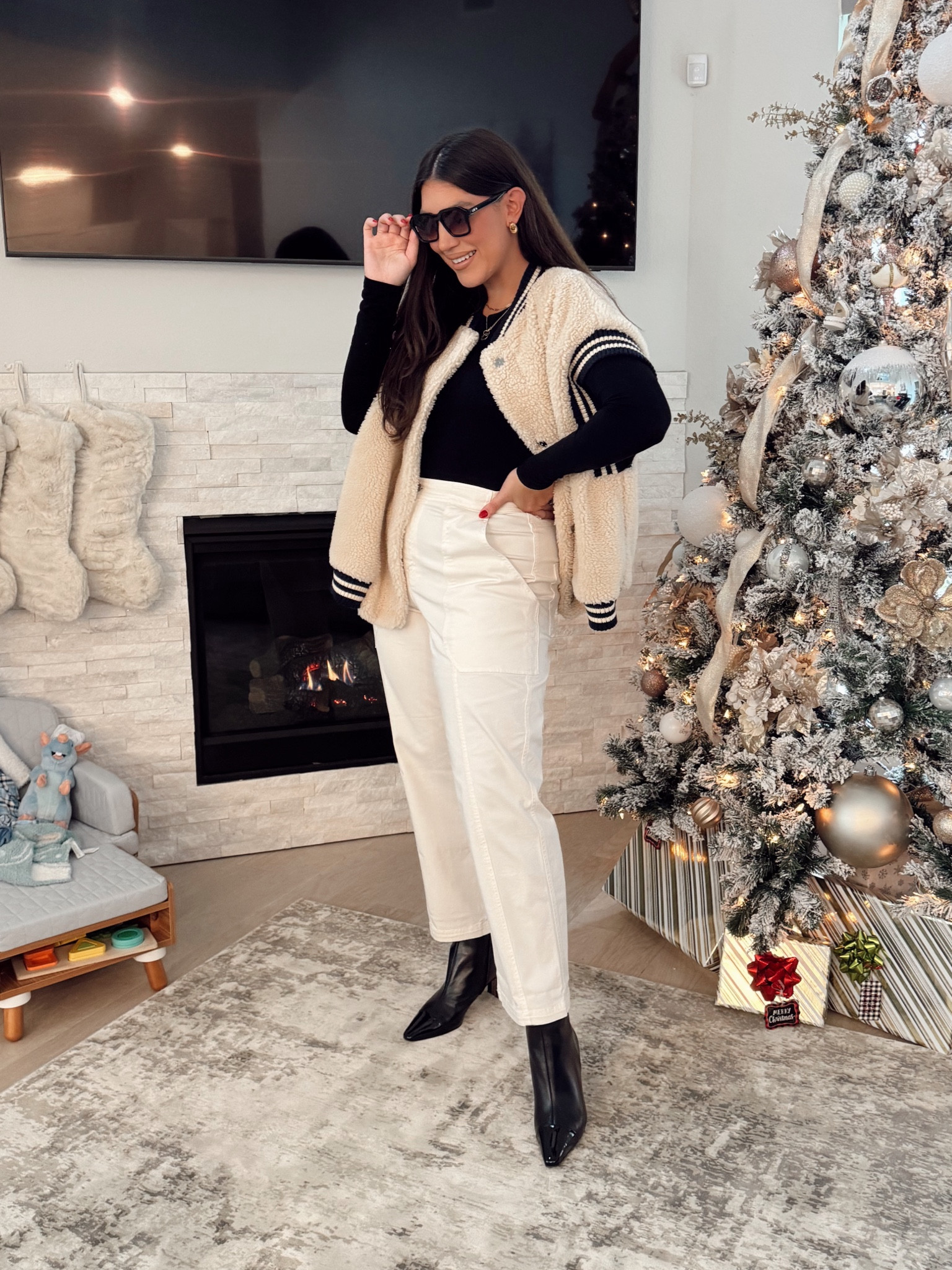 Absolutely in love with this oversized teddy vest! It’s so cozy and can be worn with everything🙌🏼

Winter outfit, winter style, midsize outfit, midsize winter fashion, mom style, chi winter outfit, boots, white trouser, teddy, Sherpa vest

#LTKHoliday #LTKMidsize #LTKSeasonal