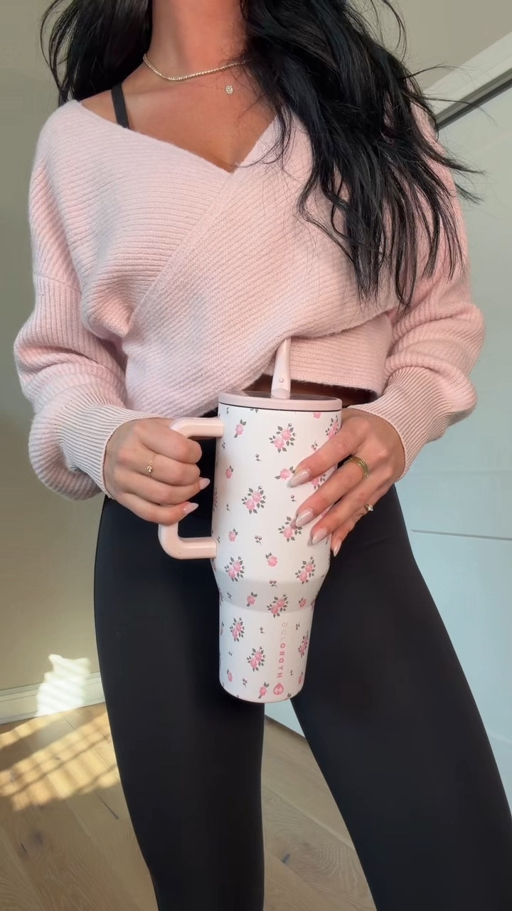 Pilates princess outfit inspo 🎀🩰 I will have my outfit details 🔗 on my LTK in the “outfit Inspo” section 🫶🏻

My sizing 5’7, 145lbs, 32dd
I’m wearing size small hoodie & sweater, size medium shorts, size 6 bra & leggings 


#LTKootd #LTKgrwm #LTKActive