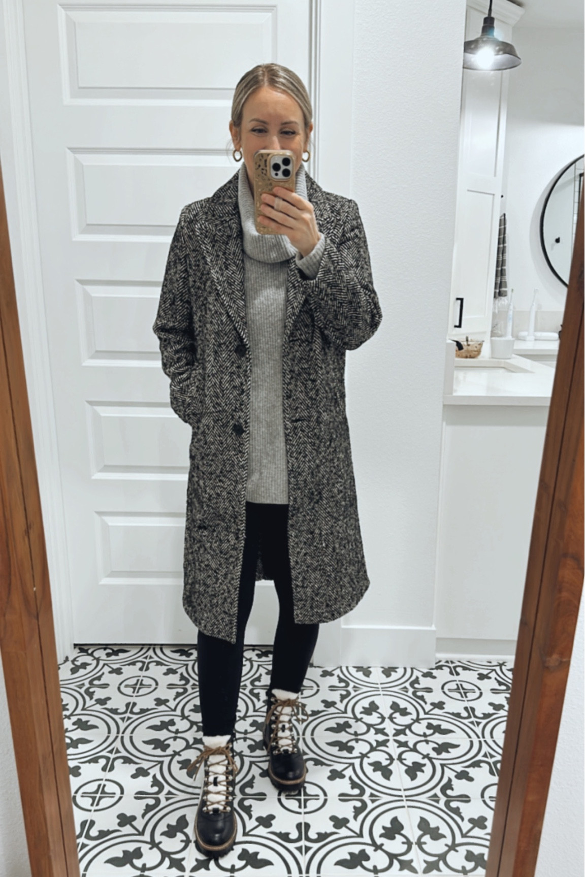 Love this warm winter jacket! I’m wearing an extra small petite. 

#LTKSeasonal #LTKsalealert #LTKworkwear