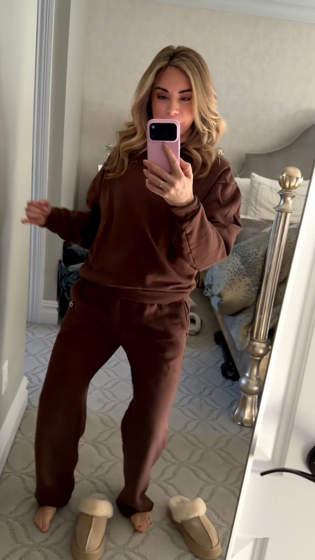 One of my fav splurges is this alo suit, I love the chocolate brown sweat set!

#LTKmomlife