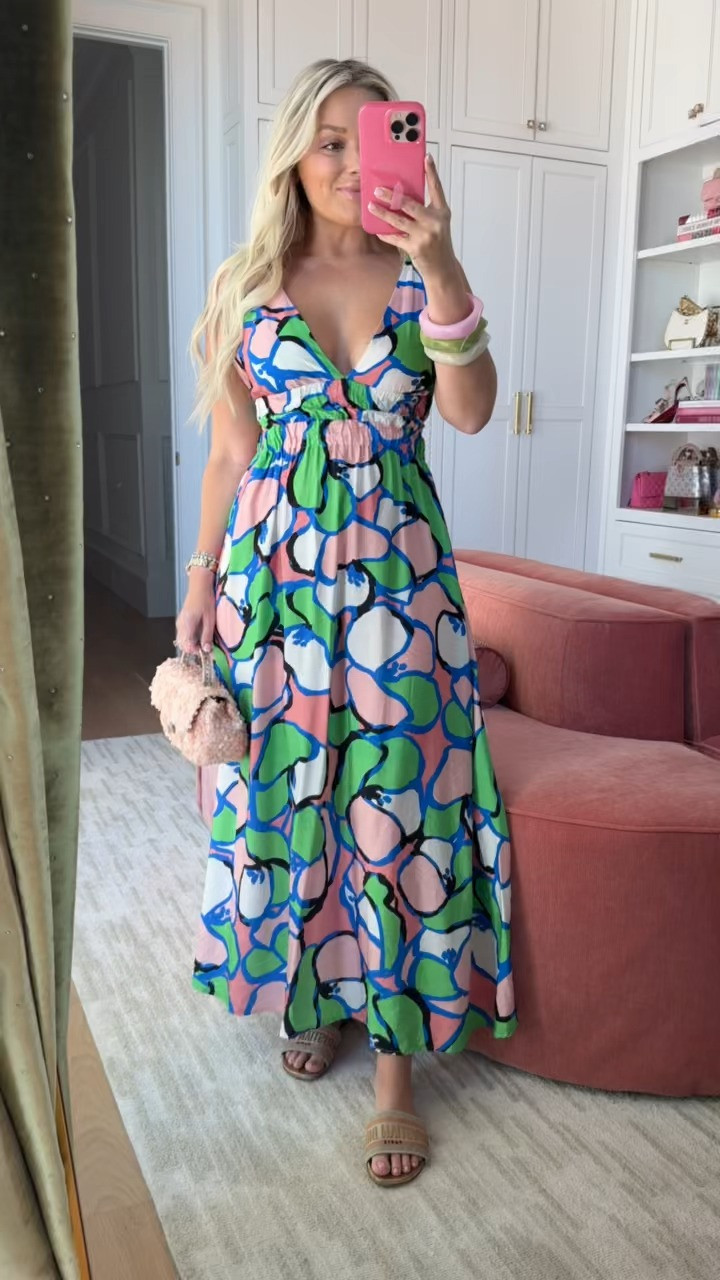 Printed maxi dress. Love this v neck  

#LTKgrwm #LTKootd
