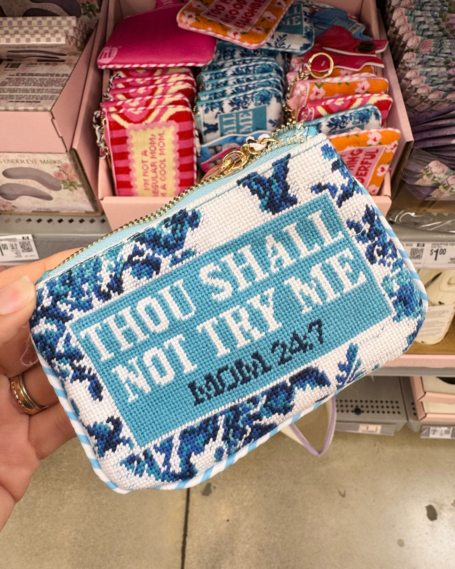 Needlepoint coin purse under $10 👛

#LTKmomlife #LTKSaleAlert #LTKKids