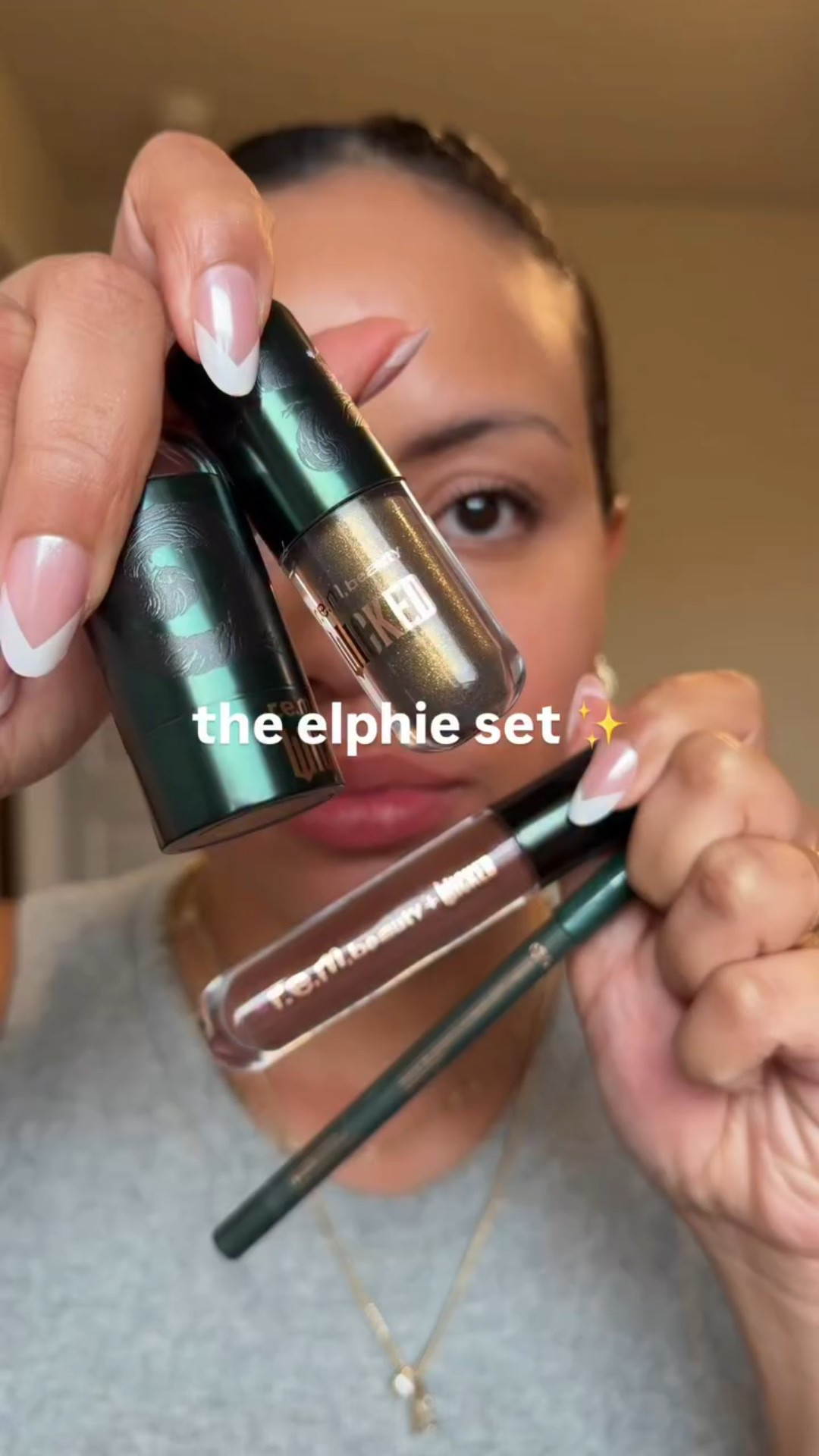 the elphie makeup set, unexpectedly love this 💚 @r.e.m.beauty #makeup #rembeauty #wicked #elphaba