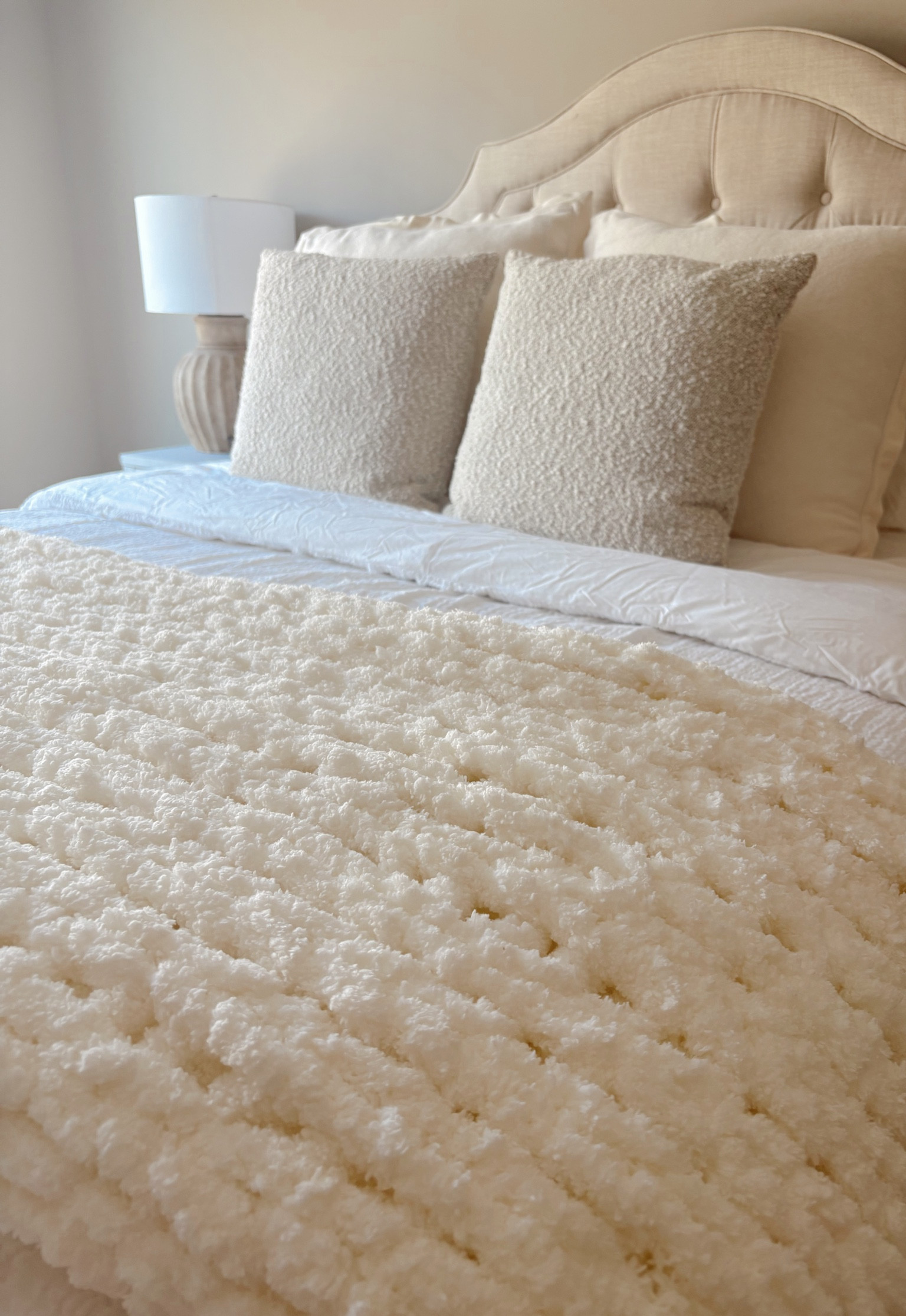 Love a big chunky knit blanket for the perfect bedding 



#LTKBeauty #LTKStyleTip #LTKHome