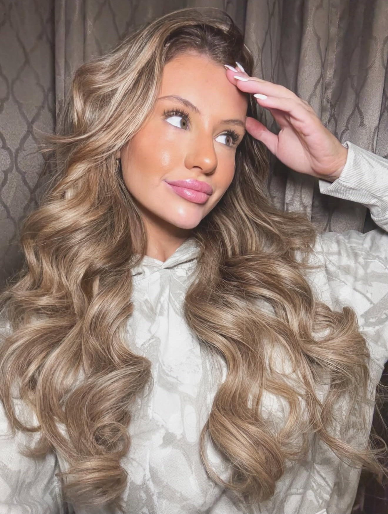 Here are the extensions and self tanner I use 🤍 These are two of my go-to beauty staples that make life easier when I don’t have time to do the most but still want to feel put together. I’ve linked everything I’m using here so you can grab the exact ones without the guesswork.

@shop.ltk #liketkit #selftanner #hairextensions #beautyfavorites 