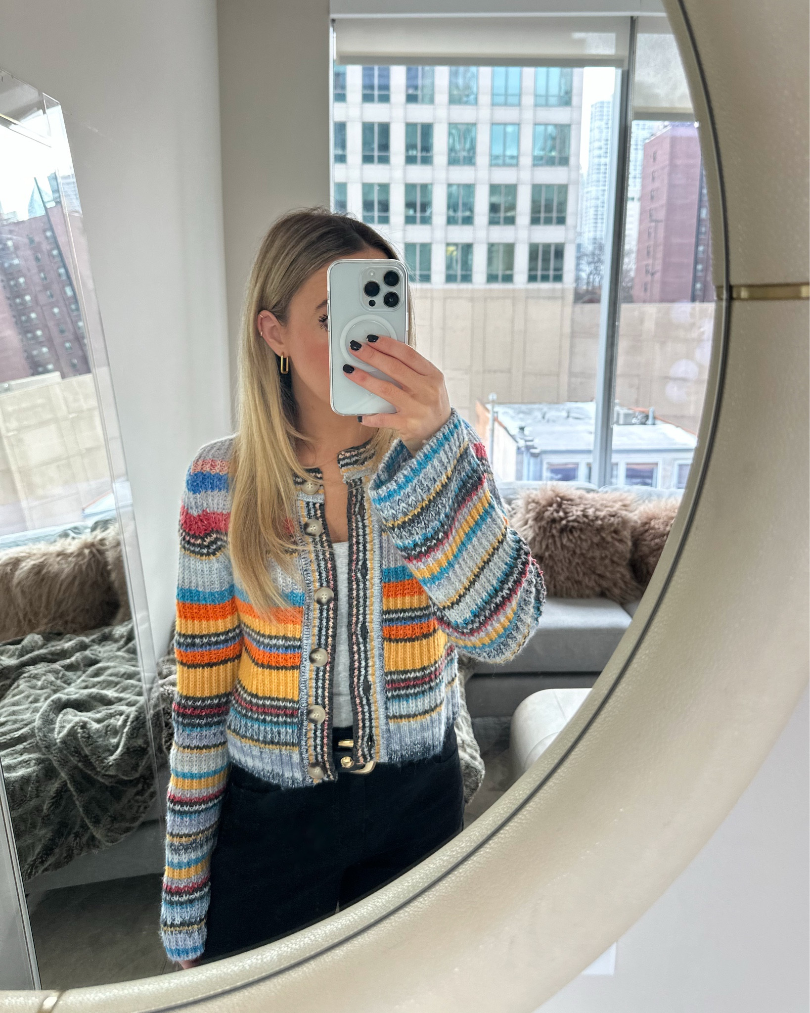 Chicago: Daily Outfit 
& close up of details 


ootd style fashion, women’s winter outfit, cardigan and jeans outfit, Anthropologie, Madewell belt, Abercrombie jeans, boot cut jeans, black jeans outfit, denim jeans outfit 