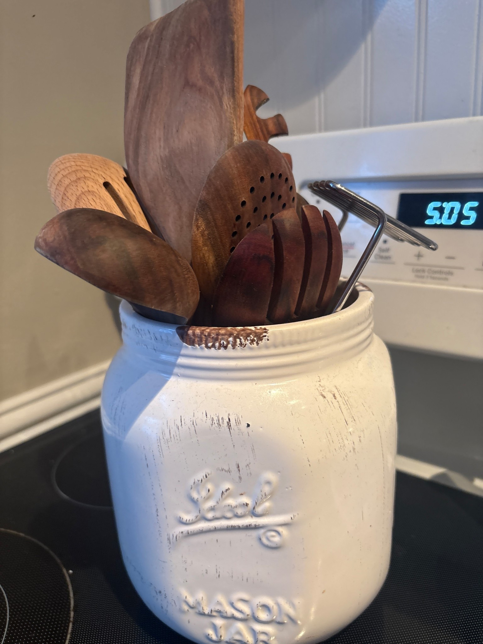 Obsessed with my utensil holder 😍😍

#LTKHome