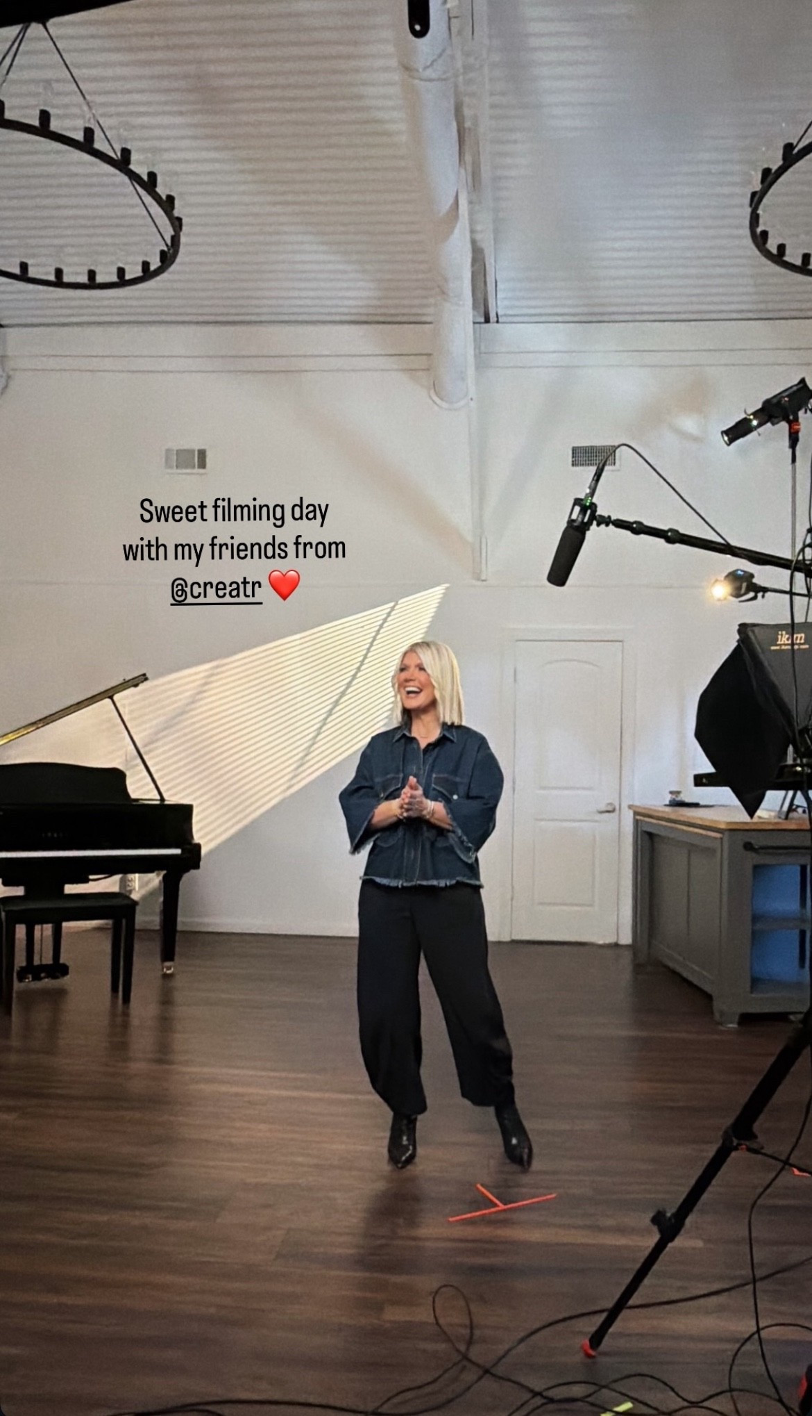 My outfit from yesterday’s filming session! I love the boxy fit of this denim top. It’s sold out but I’ve linked a few similars! 

This is a great, easy casual look that still looks very put together. ✨

#LTKWorkwear #LTKootd #LTKdayinmylife
