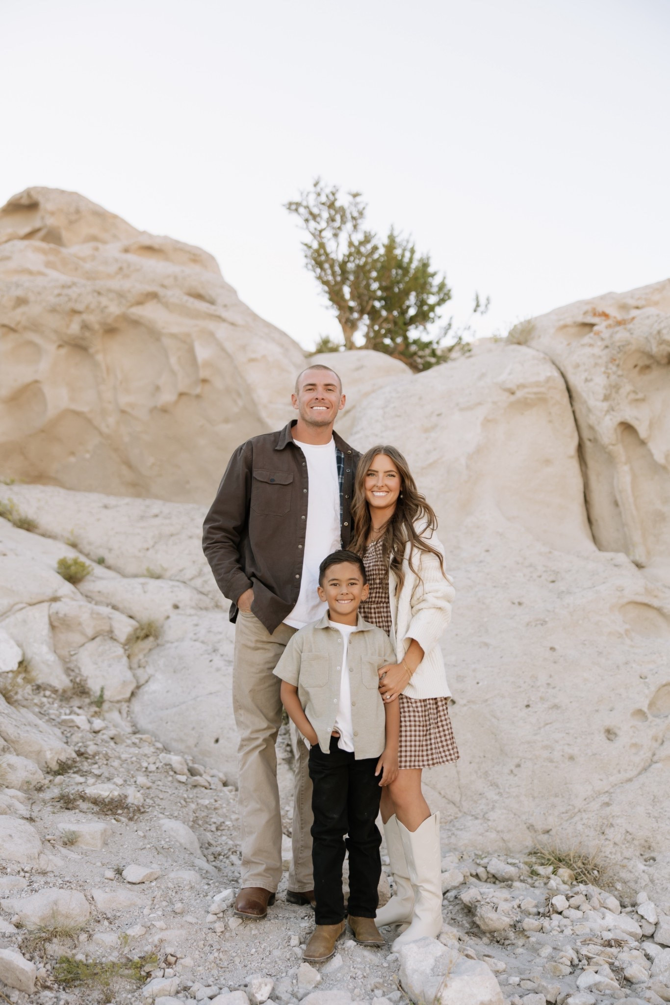 Neutral fall family photos, family photo outfit ideas

#LTKFamily