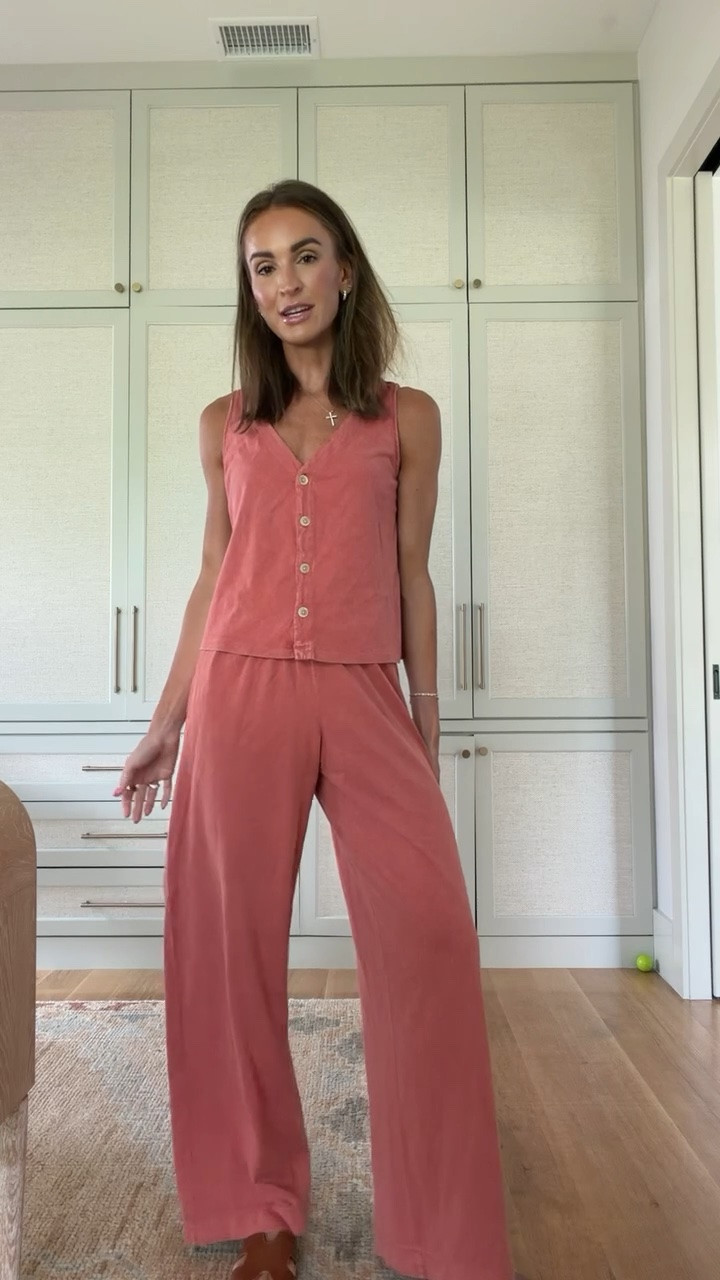 This matching set form target is amazing! 😍 lightweight, doesn’t wrinkle, and under $50!🙌🏼