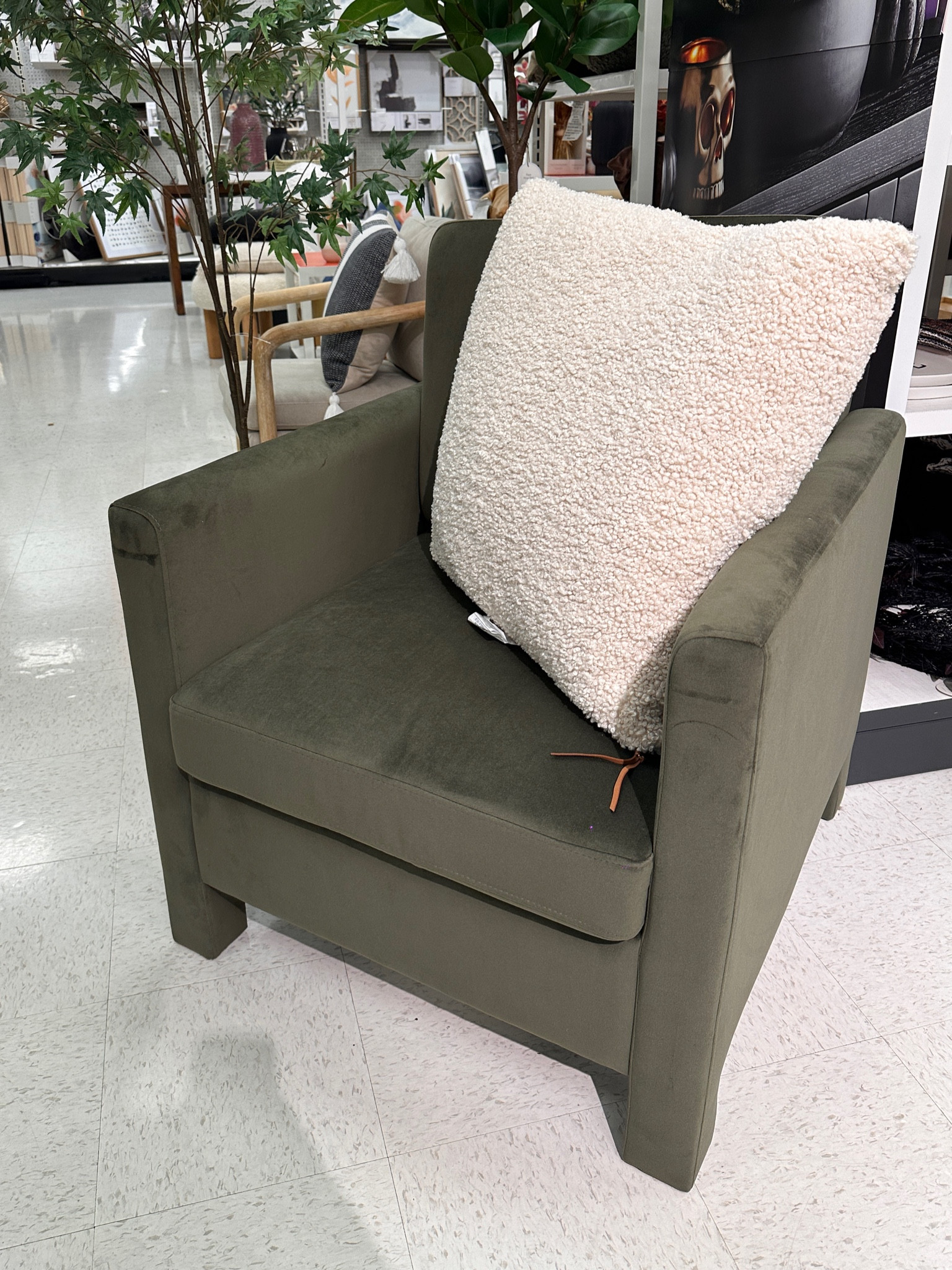 A perfect velvet green accent chair! It also comes in ivory and there’s a matching ottoman

#LTKhome #LTKSeasonal #LTKstyletip