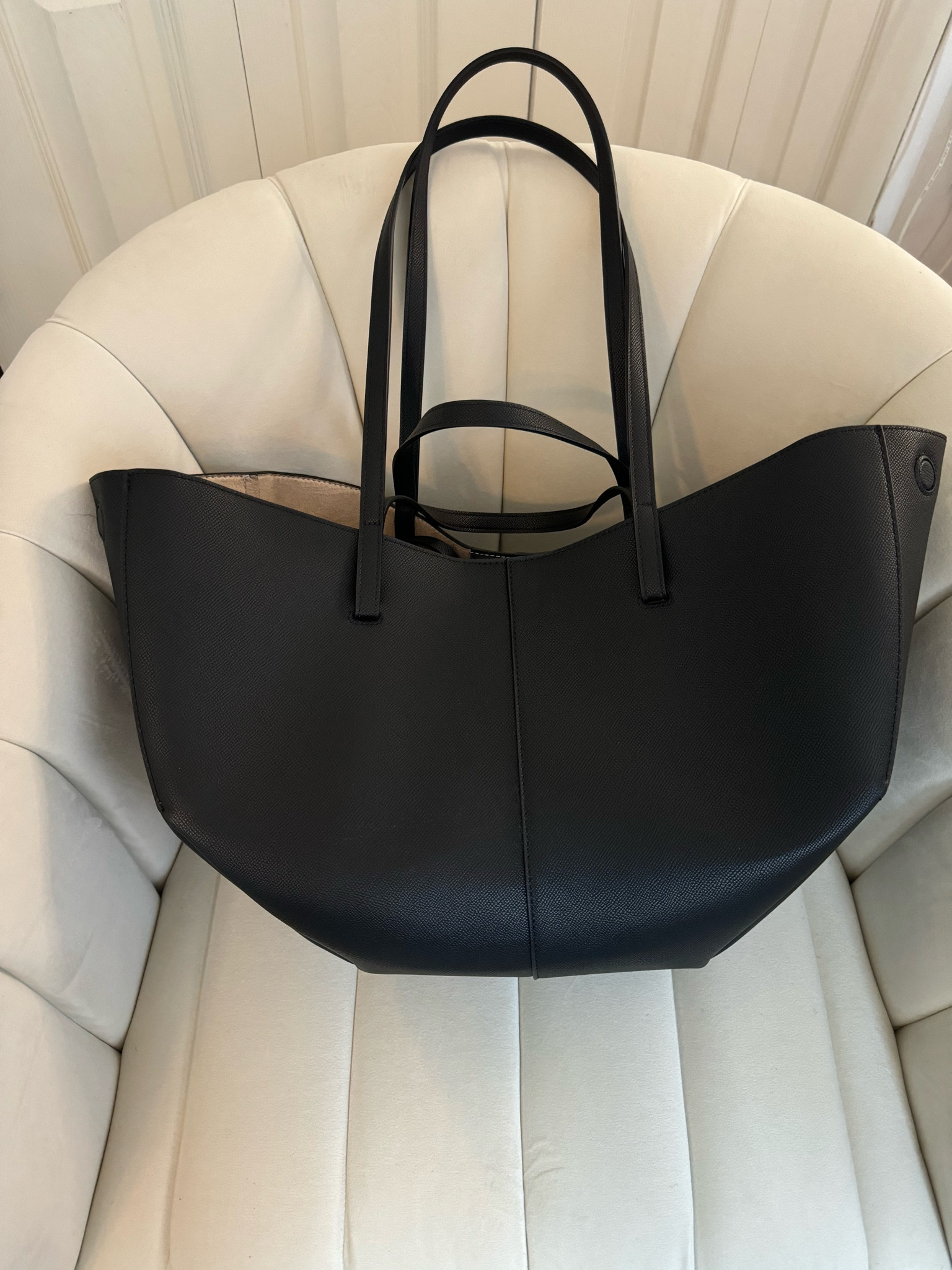 Y’all I cannot believe I found this bag on Amazon! The shape, the structure, the size - it’s the perfect fall work bag! #itgirl #fallbags 

#LTKWorkwear #LTKFindsUnder100 #LTKGiftGuide