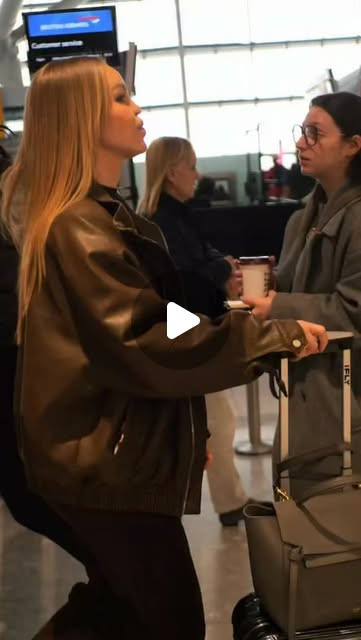 Airport ready in my oversized brown jacket from Topshop. It's the easiest way to look put together when you're travelling. Similar styles linked x 

 