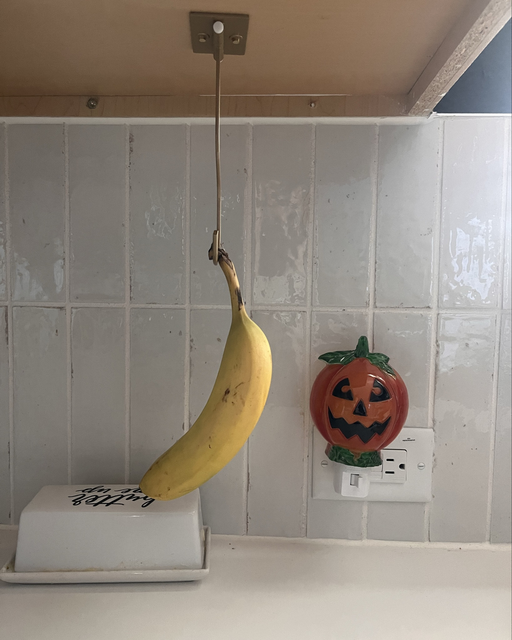 Recently bought this hook to hold bananas and it’s my favorite thing in my kitchen 😂🙌

#LTKHome #LTKFamily #LTKStyleTip
