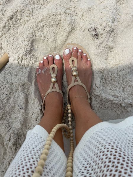 Beach friendly
Stylish sandals. 