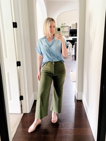 Bought another pair of these wide leg pants because they are so comfy, this time in green.  Needed a short sleeve version of my chambray shirt I wear all the time.  This one is so soft.



#LTKover40