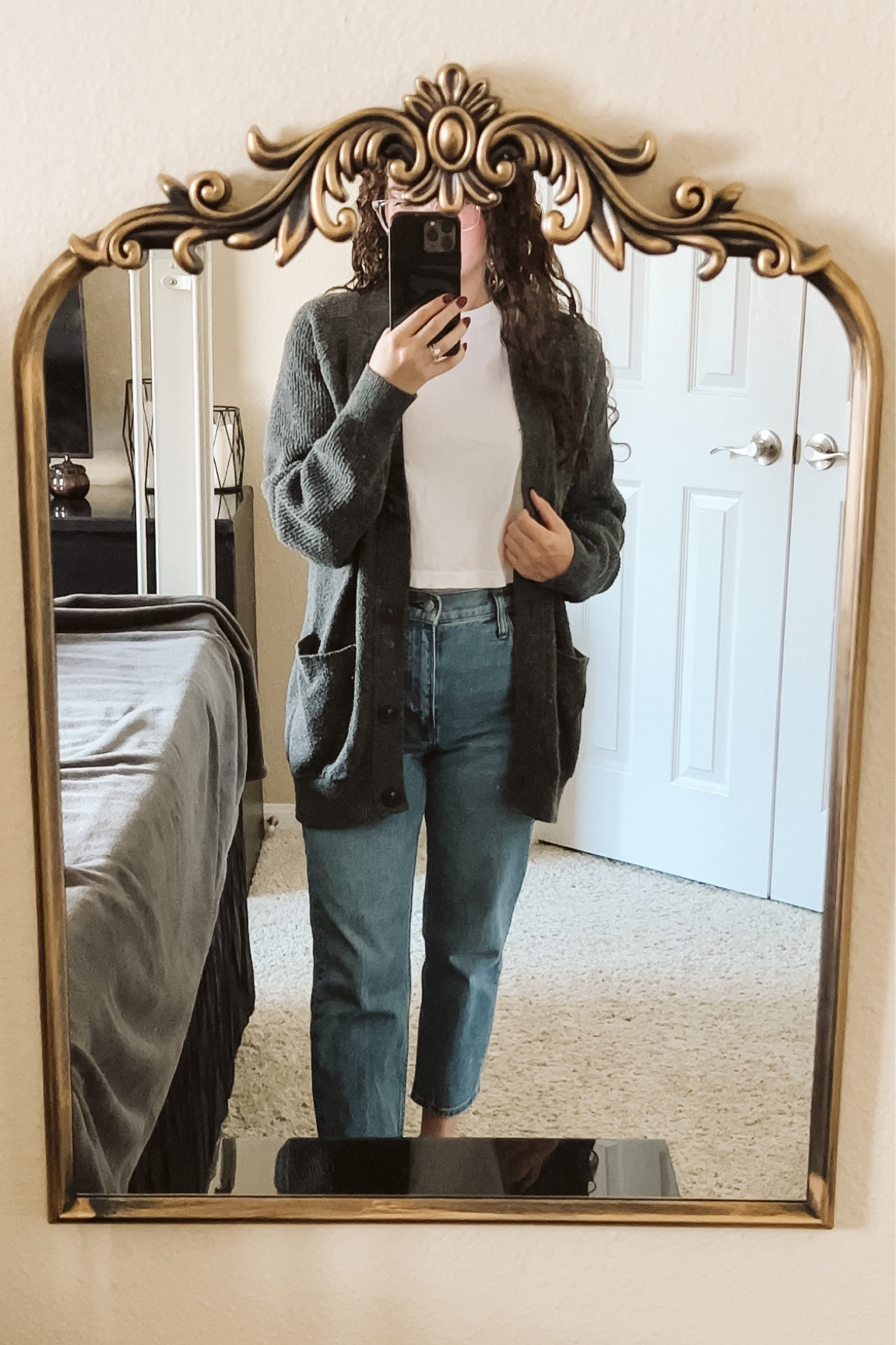 it’s finally cardigan season, ladies! my absolute favorite one that i own is this one right here! so affordable + extremely cozy, it’s like being wrapped in a nice warm hug. 🧸🤎 #sweaterweather #cardigan #neutralstyle #modeststyle

#LTKHoliday #LTKSeasonal