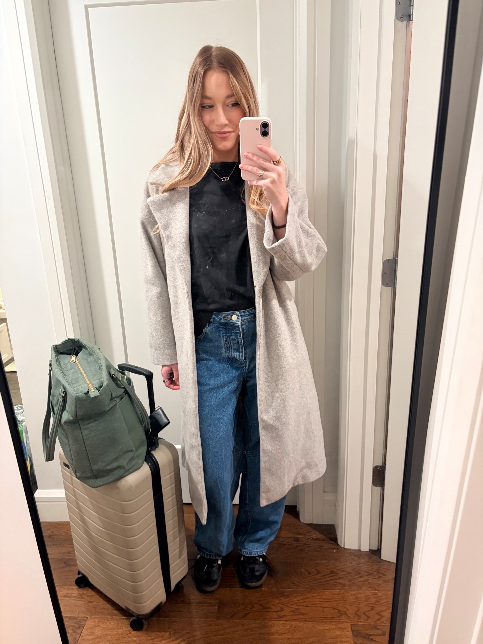 Comfy airport airport outfit ✈️

#LTKmomlife #LTKootd #LTKTravel