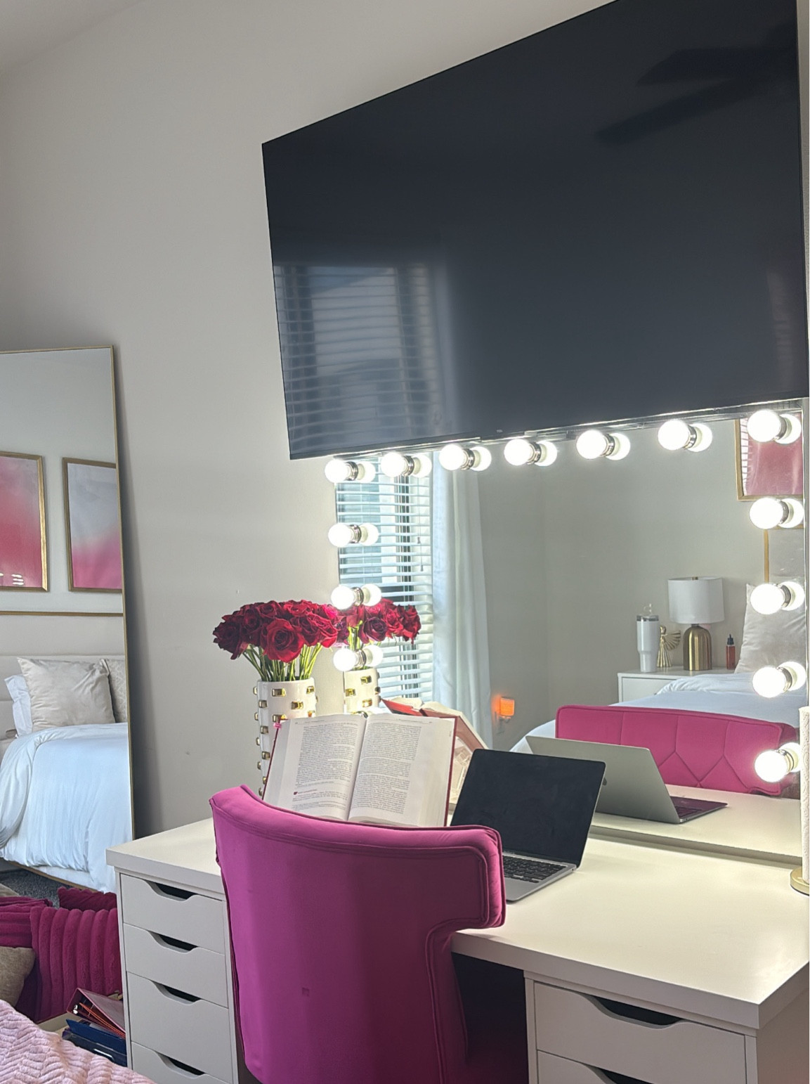 My dream vanity setup in my bedroom💗


I’ve actually upgraded & moved this into my beauty room but it’s the perfect set up for those trying to fit everything into a small bedroom! I don’t have the link for the flower vase but it is from home goods! 

#LTKBeauty #LTKHome