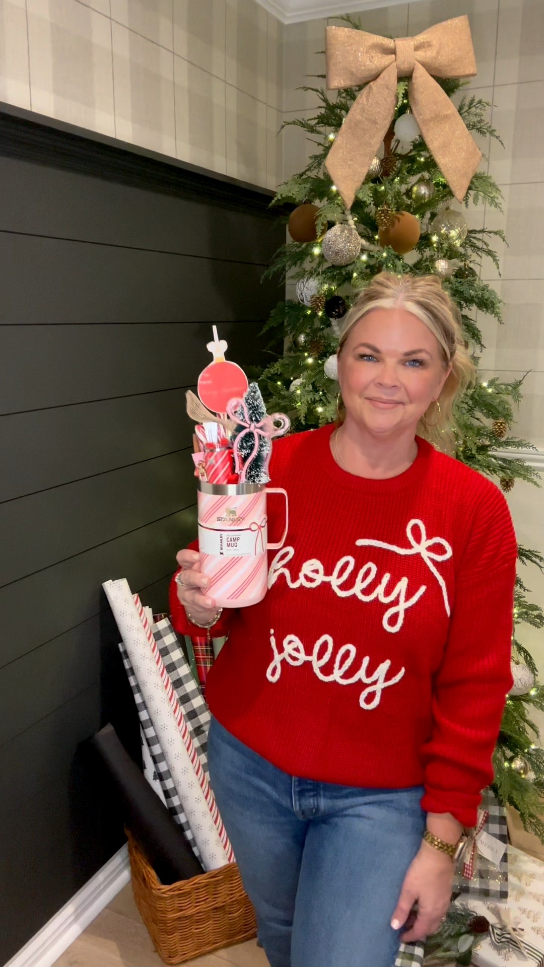 Ok cuteness overload! A great Christmas gift for a teen & older, gift exchange idea, co worker, & so much more! Instead of cash inside the key chain you can add lip balm, candy or leave it empty. A fun & festive Christmas gift!❤️🎄🥤🎀

#LTKSeasonal #LTKHoliday #LTKGiftGuide